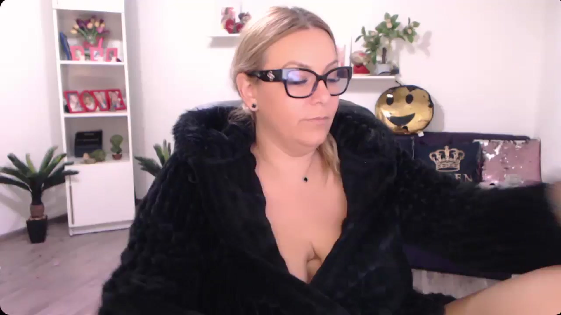 Gallery image thumbnail from A_baby_Boo's myfreecams stream on, 09/21/2024, 14:29 image 1 of 20