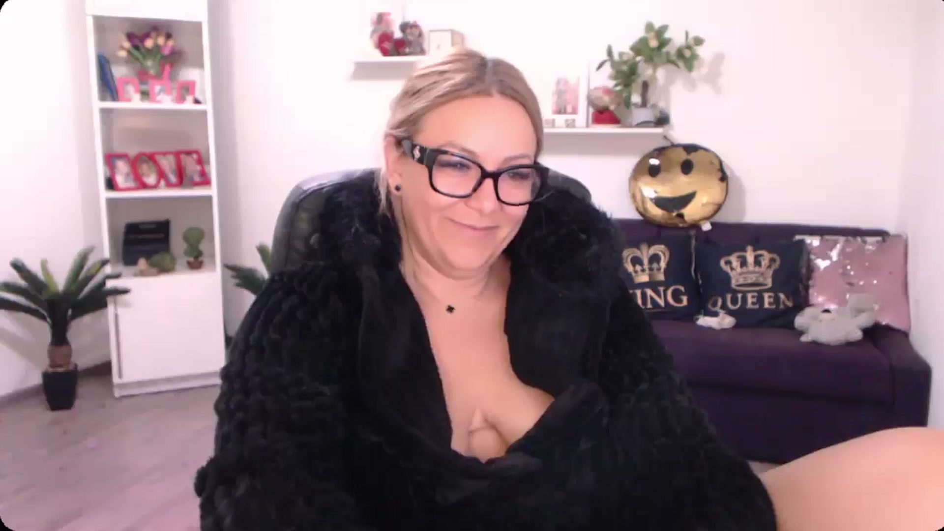 Gallery image thumbnail from A_baby_Boo's myfreecams stream on, 09/21/2024, 14:29 image 18 of 20