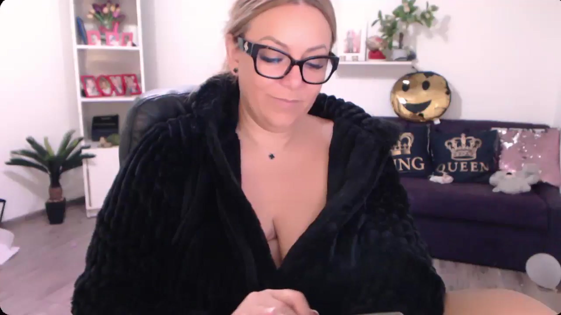 Gallery image thumbnail from A_baby_Boo's myfreecams stream on, 09/21/2024, 15:36 image 18 of 20