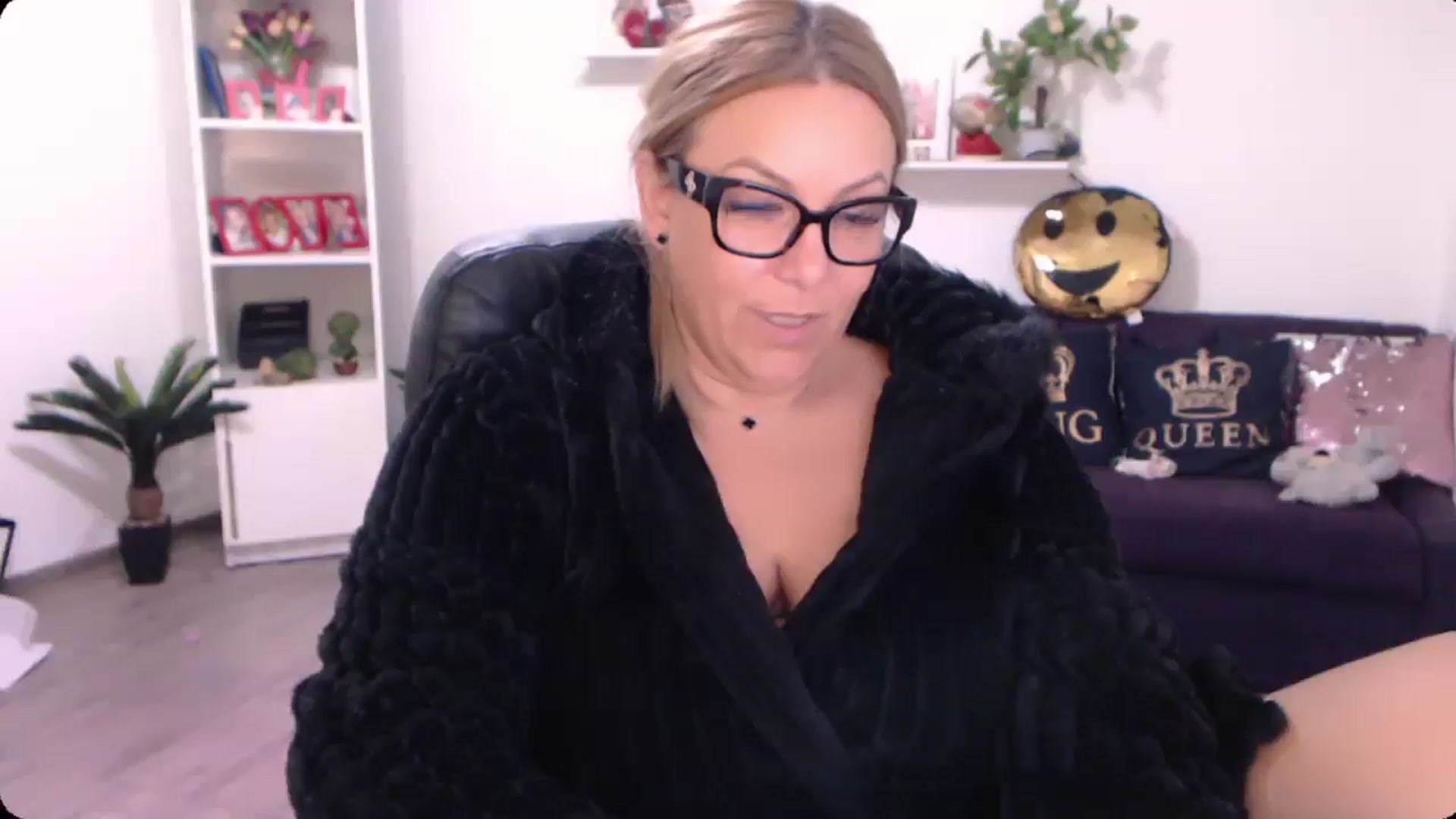 Gallery image thumbnail from A_baby_Boo's myfreecams stream on, 09/21/2024, 15:36 image 4 of 20