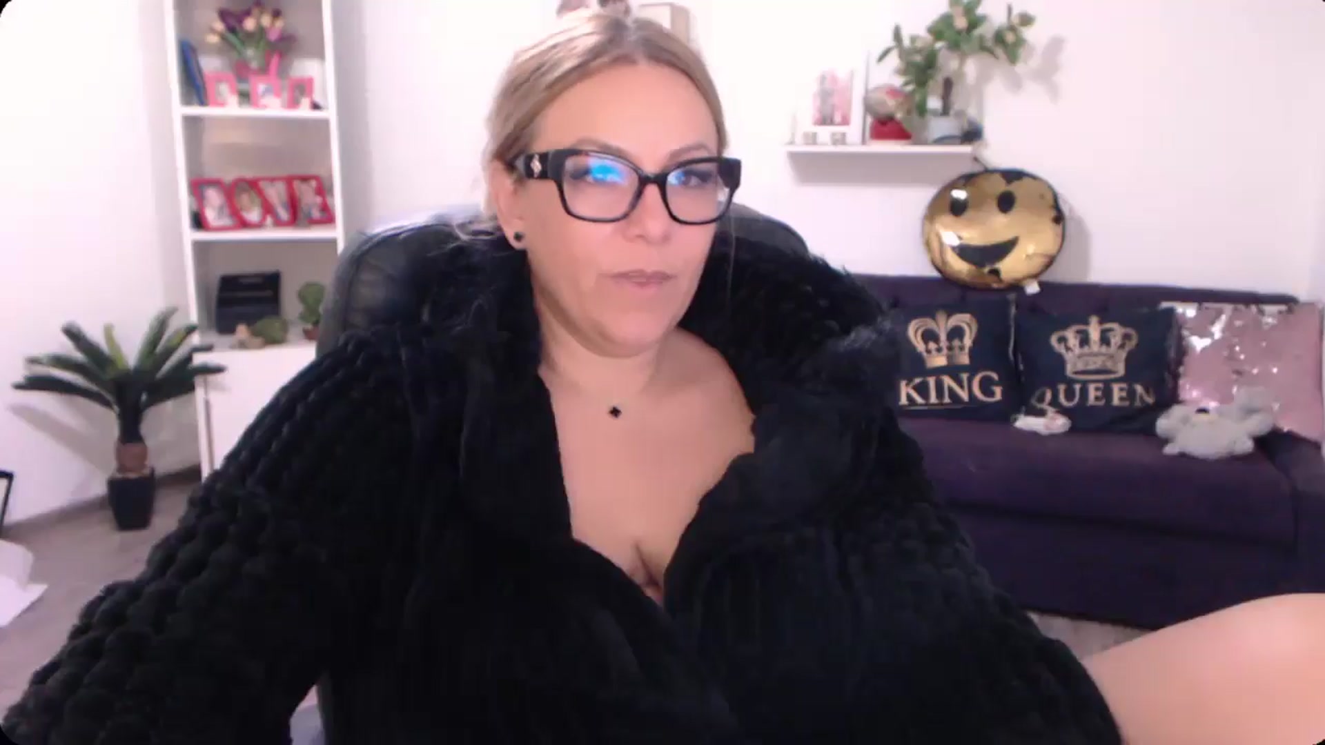 Gallery image thumbnail from A_baby_Boo's myfreecams stream on, 09/21/2024, 15:36 image 15 of 20