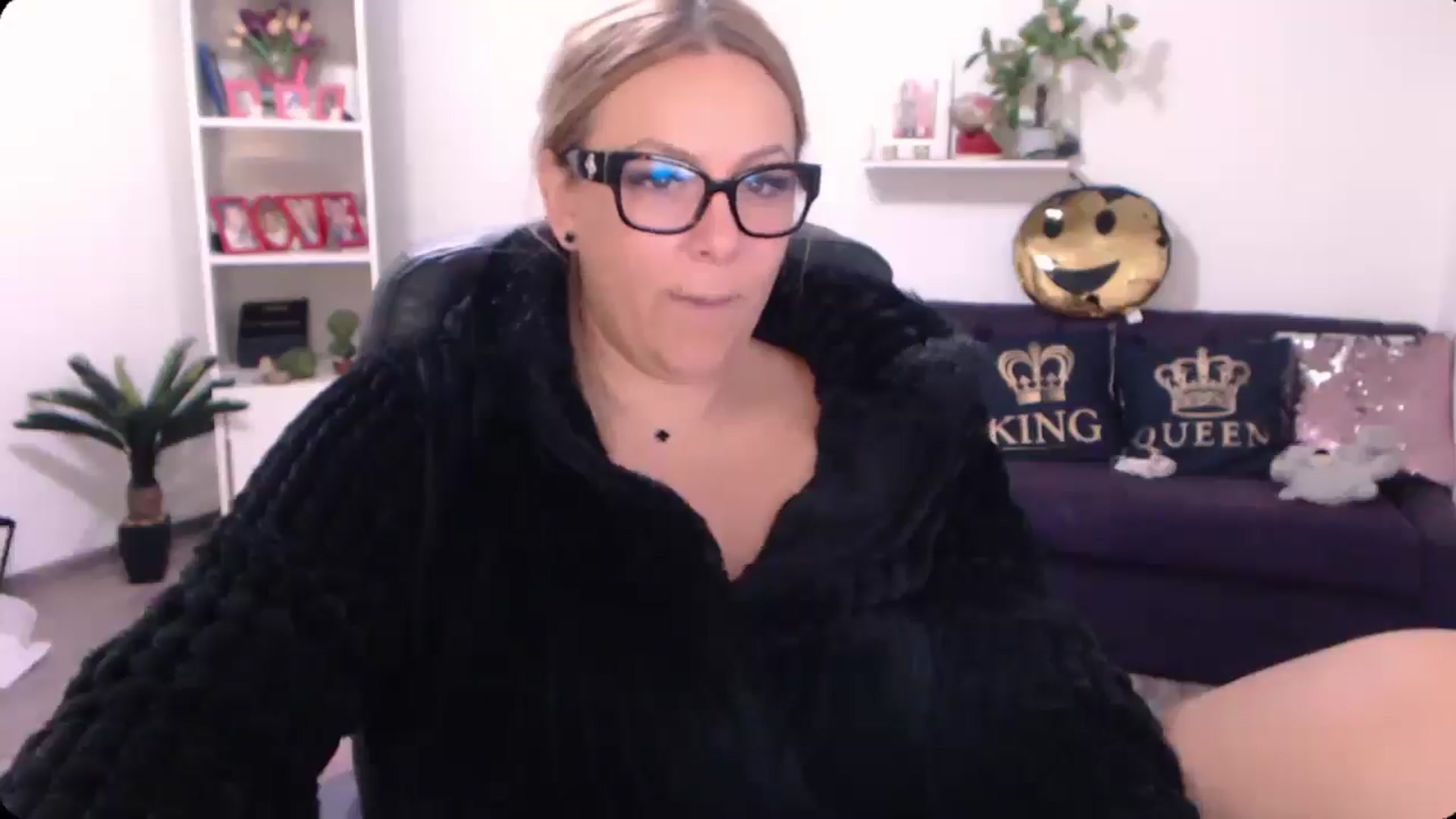 Gallery image thumbnail from A_baby_Boo's myfreecams stream on, 09/21/2024, 15:36 image 7 of 20
