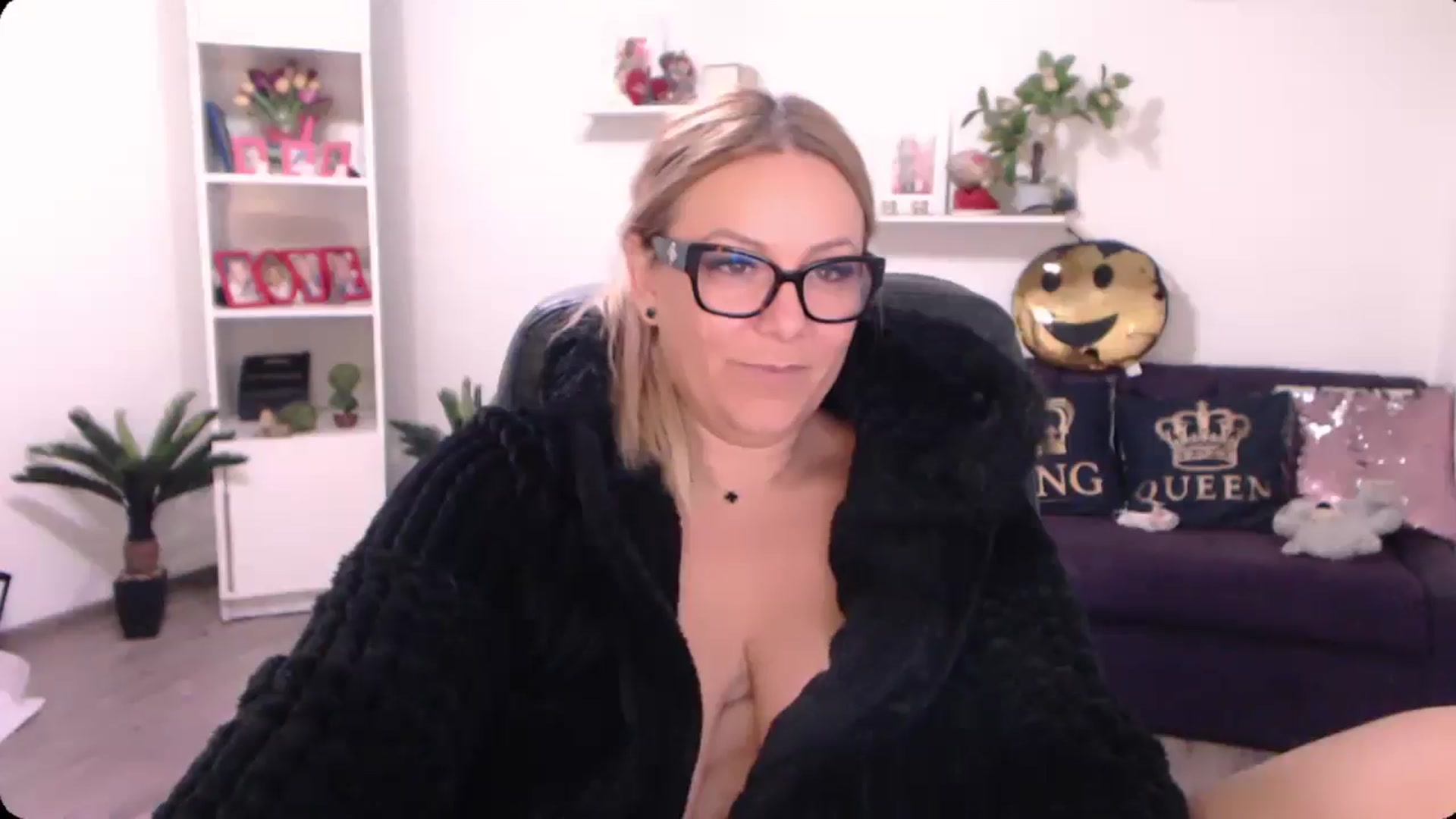 Gallery image thumbnail from A_baby_Boo's myfreecams stream on, 09/21/2024, 15:36 image 2 of 20