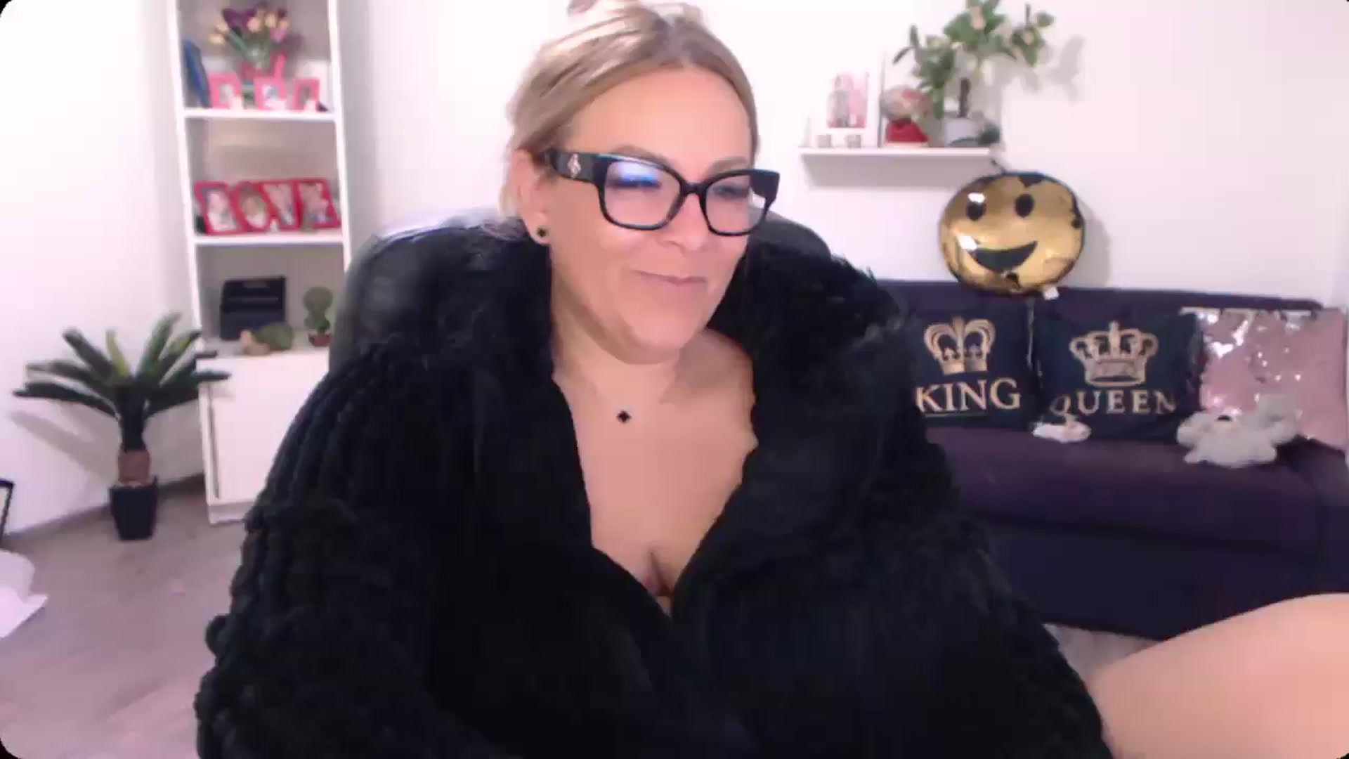 Gallery image thumbnail from A_baby_Boo's myfreecams stream on, 09/21/2024, 15:36 image 11 of 20