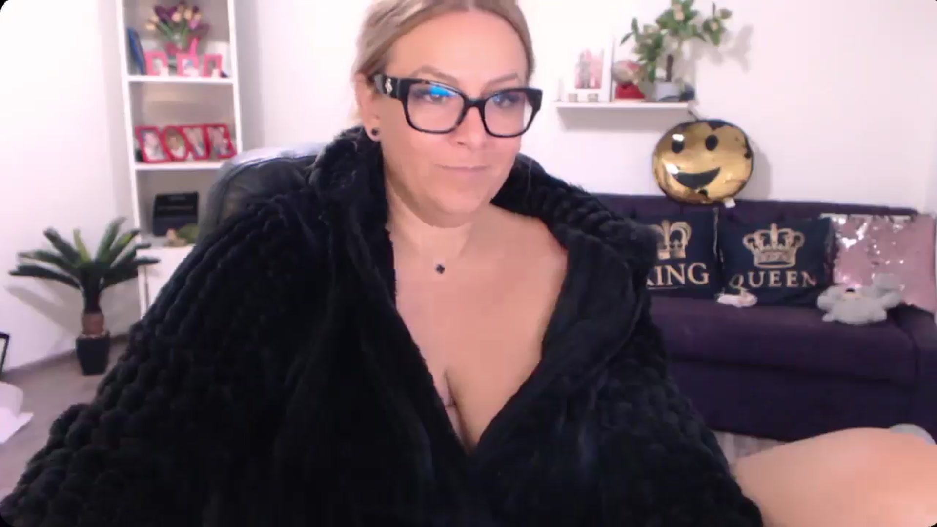 Gallery image thumbnail from A_baby_Boo's myfreecams stream on, 09/21/2024, 15:36 image 20 of 20