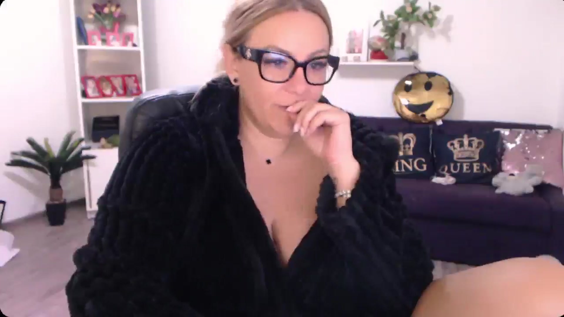 Gallery image thumbnail from A_baby_Boo's myfreecams stream on, 09/21/2024, 15:36 image 19 of 20