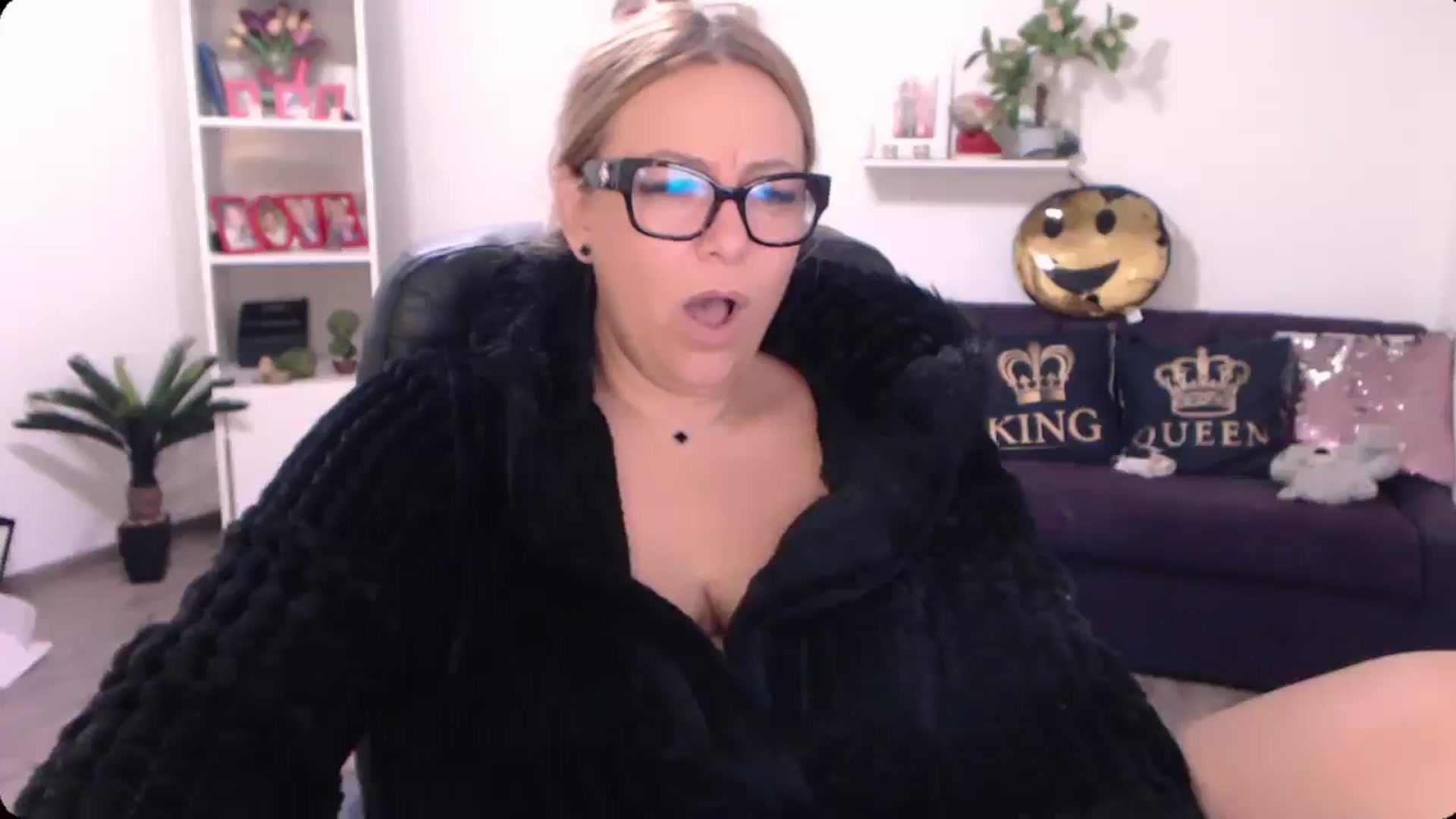 Gallery image thumbnail from A_baby_Boo's myfreecams stream on, 09/21/2024, 15:36 image 12 of 20