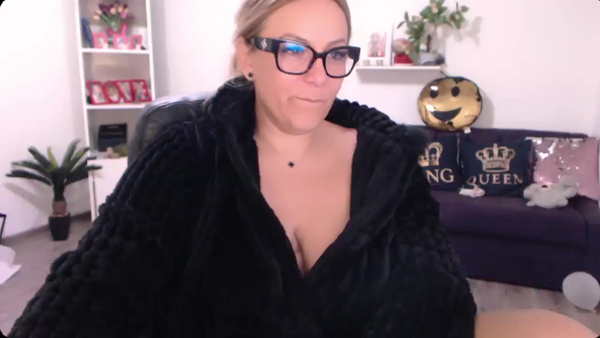 Gallery image thumbnail from A_baby_Boo's myfreecams stream on, 09/21/2024, 15:36 image 17 of 20