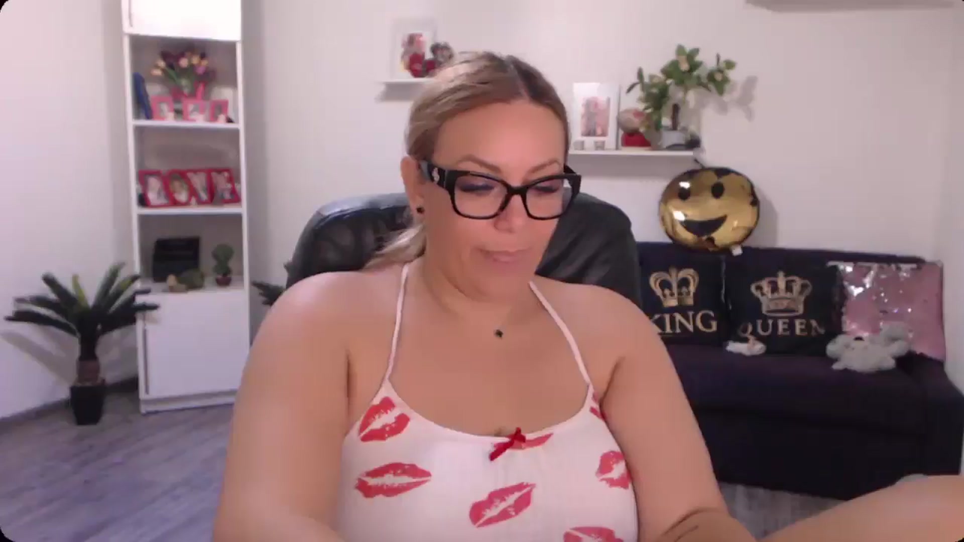 Gallery image thumbnail from A_baby_Boo's myfreecams stream on, 09/23/2024, 06:55 image 5 of 20