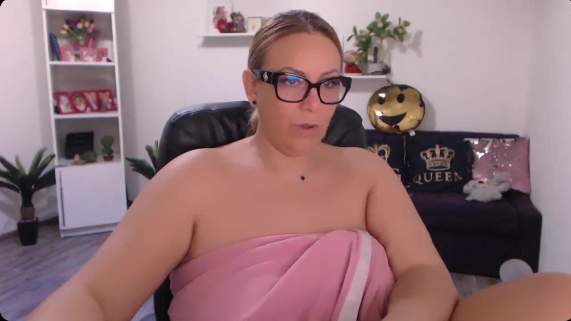 Gallery image thumbnail from A_baby_Boo's myfreecams stream on, 09/23/2024, 19:21 image 2 of 20