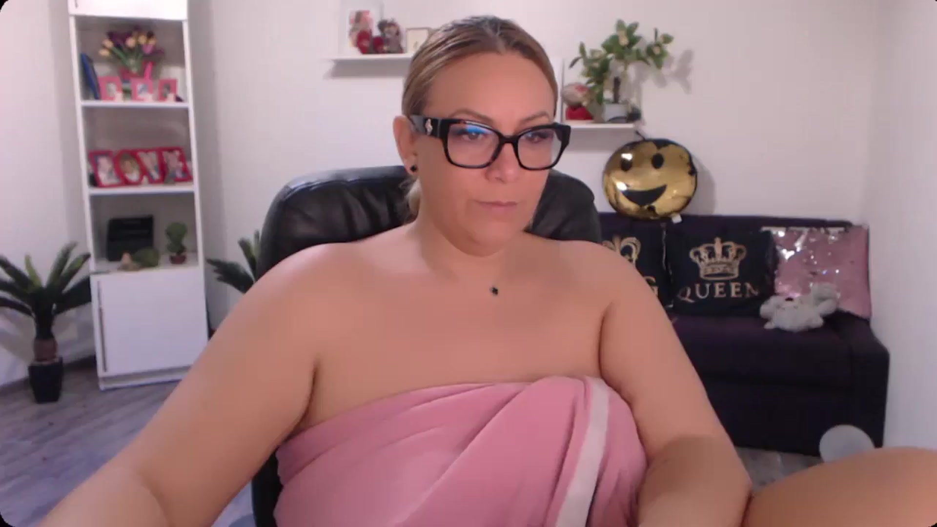 Gallery image thumbnail from A_baby_Boo's myfreecams stream on, 09/23/2024, 19:21 image 3 of 20