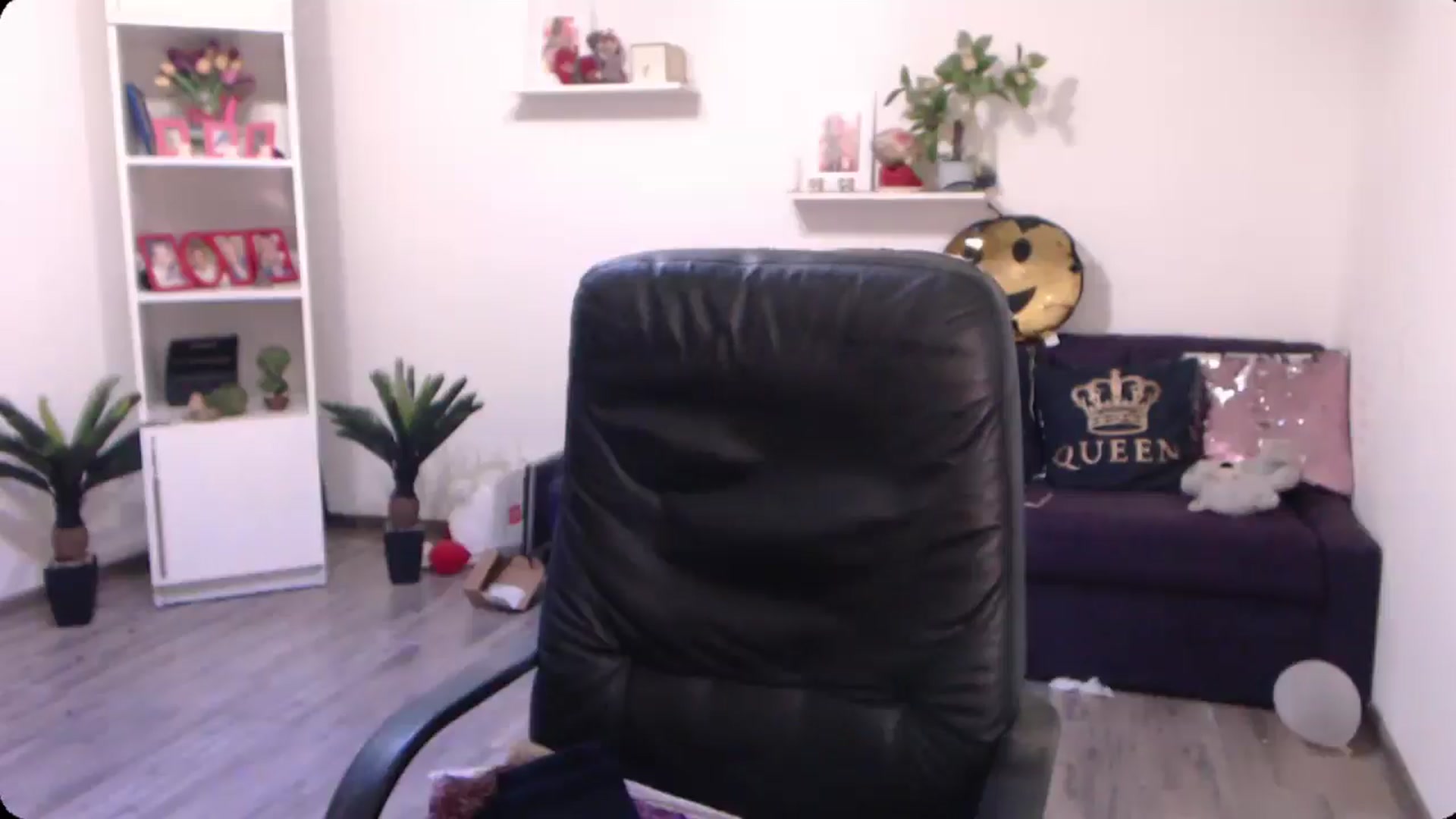 Gallery image thumbnail from A_baby_Boo's myfreecams stream on, 09/23/2024, 19:21 image 4 of 20