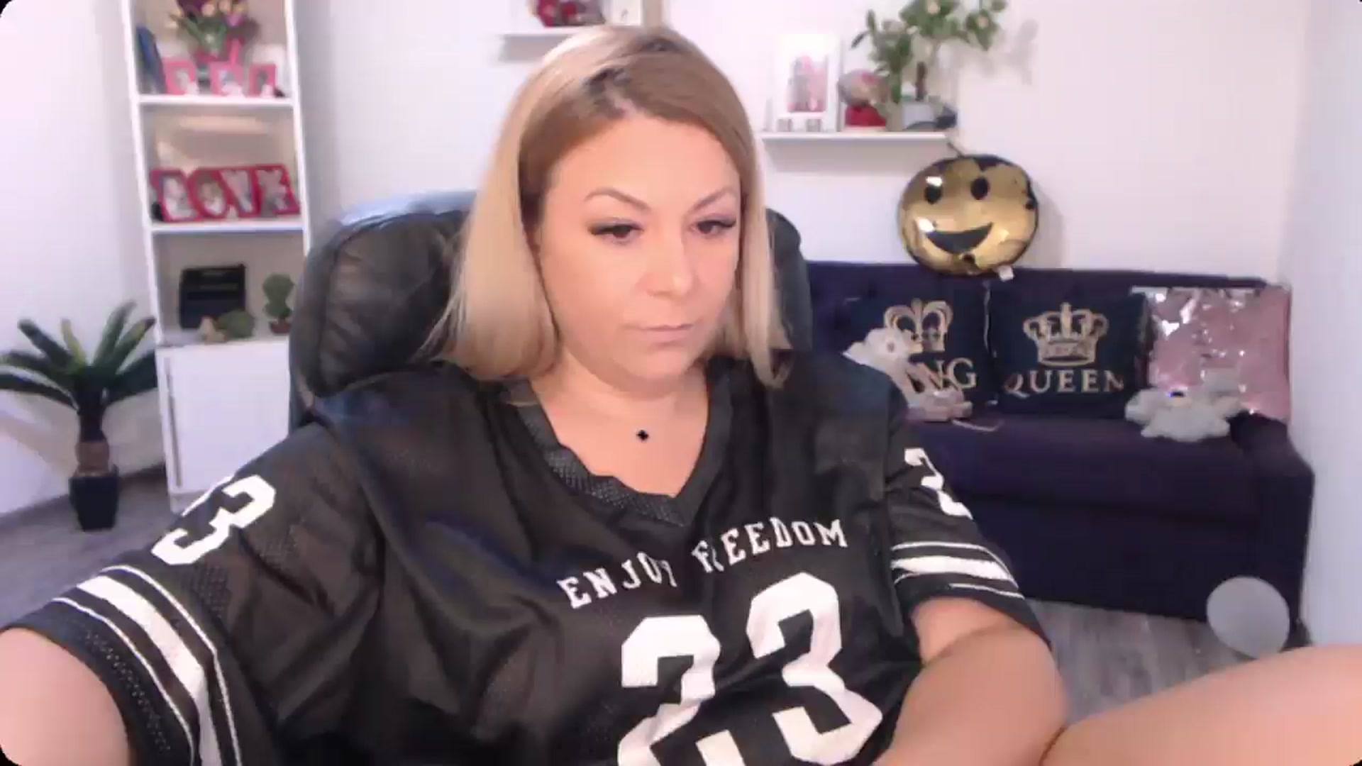 Gallery image thumbnail from A_baby_Boo's myfreecams stream on, 09/27/2024, 12:45 image 5 of 20