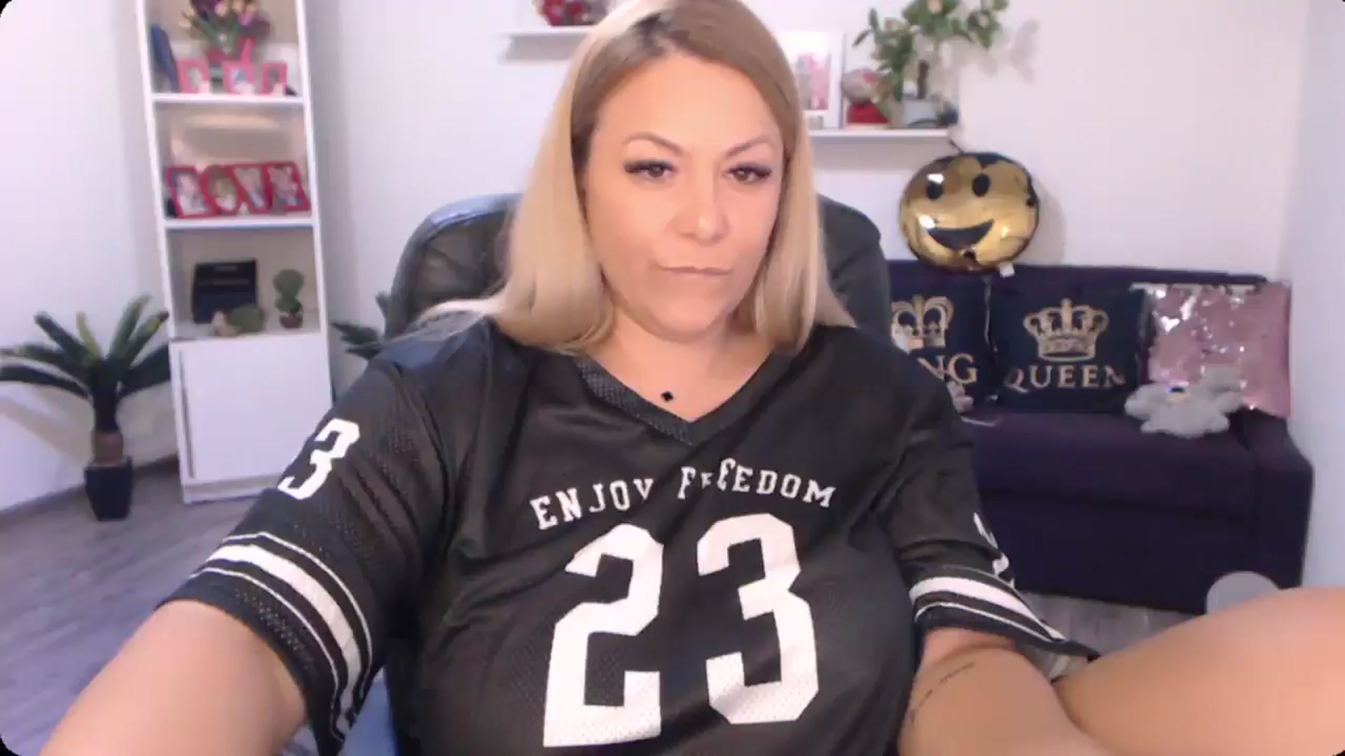 Gallery image thumbnail from A_baby_Boo's myfreecams stream on, 09/27/2024, 12:45 image 12 of 20