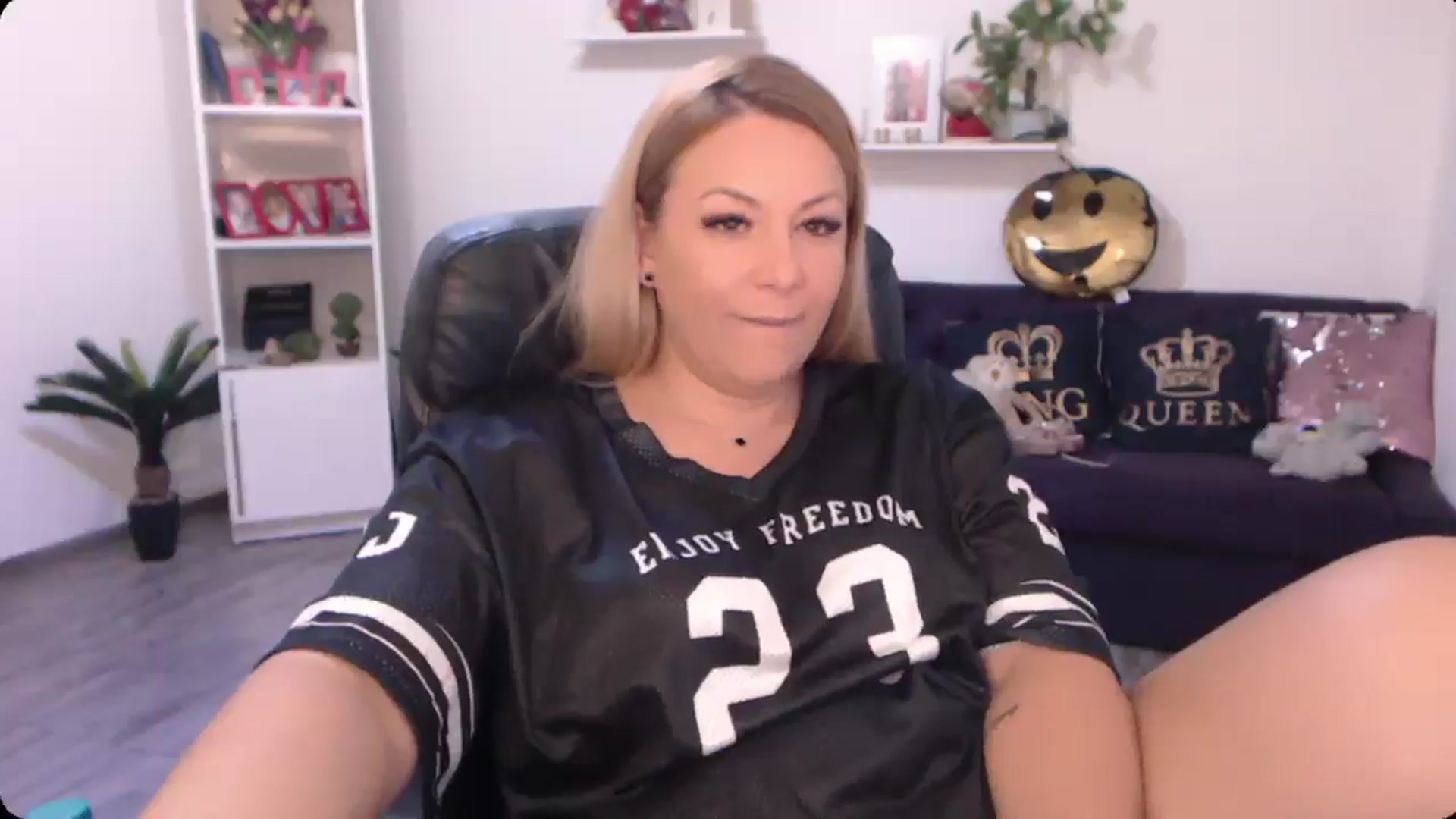 Gallery image thumbnail from A_baby_Boo's myfreecams stream on, 09/27/2024, 12:45 image 2 of 20