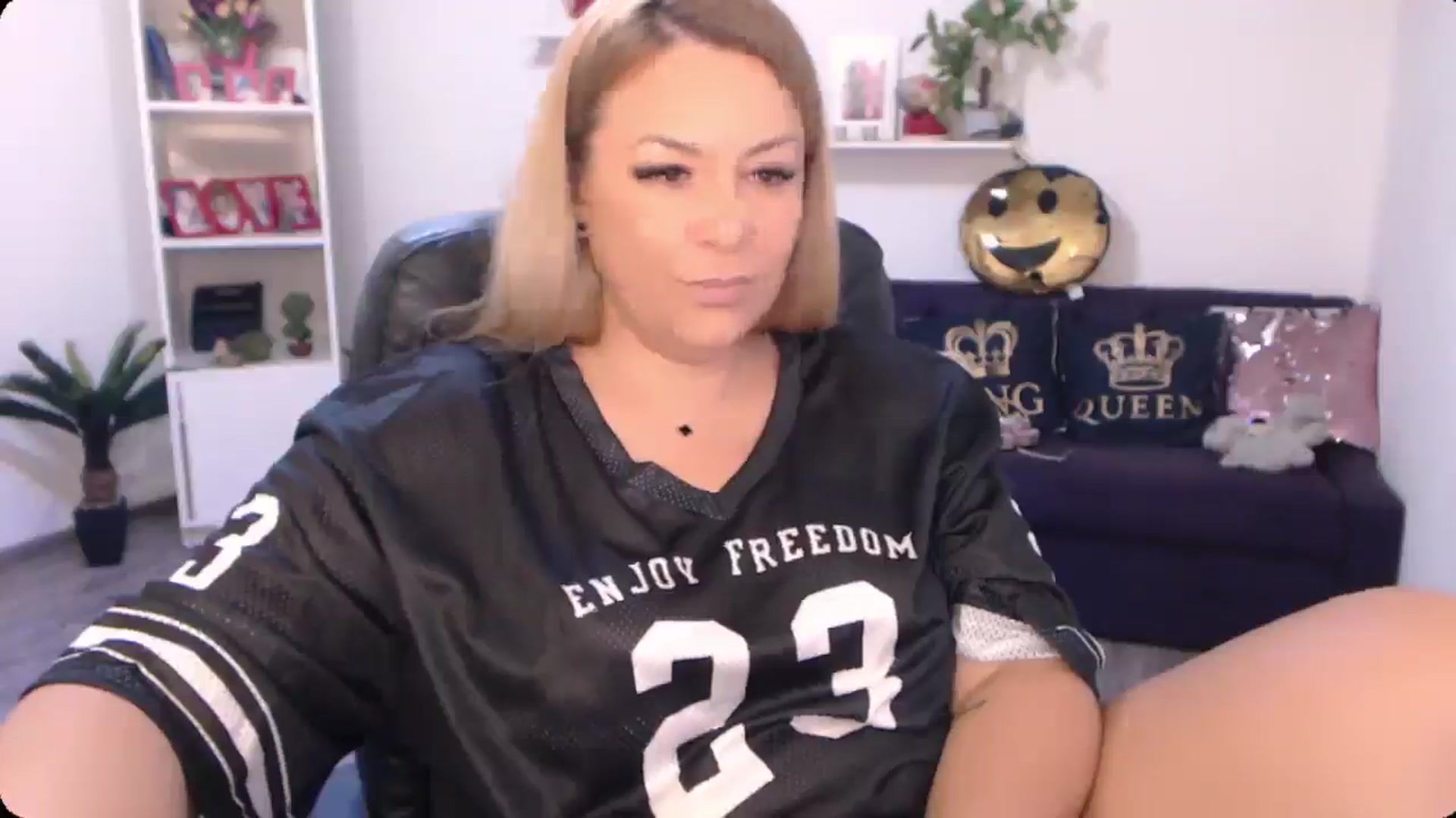 Gallery image thumbnail from A_baby_Boo's myfreecams stream on, 09/27/2024, 12:45 image 7 of 20