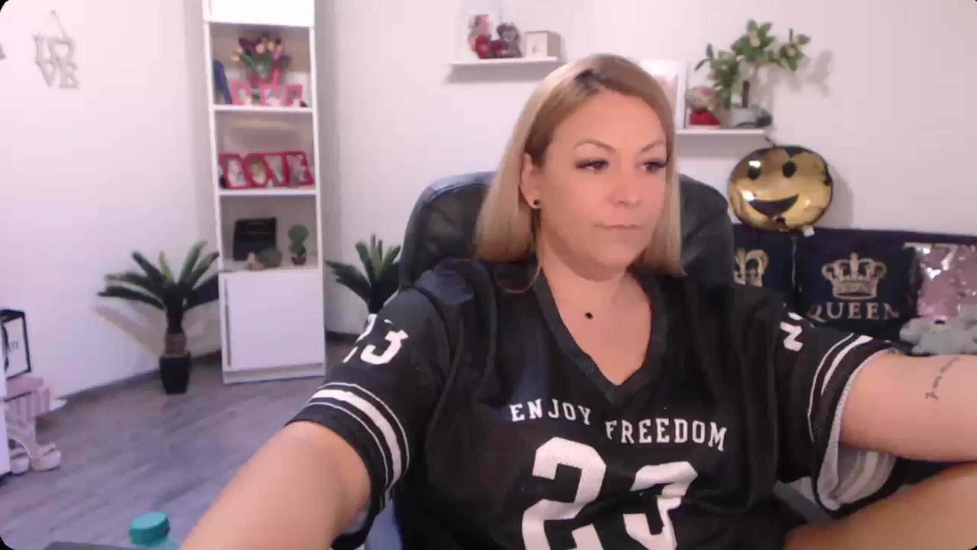 Gallery image thumbnail from A_baby_Boo's myfreecams stream on, 09/27/2024, 12:45 image 20 of 20