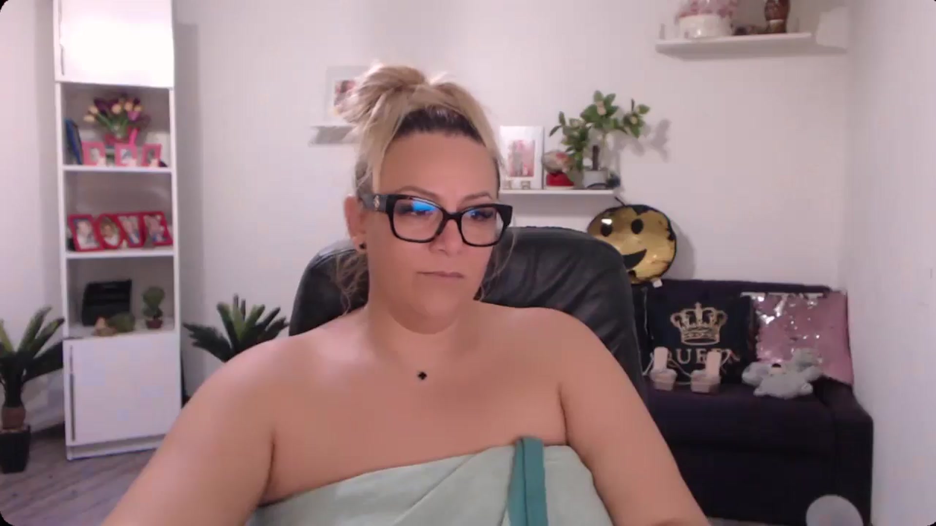 Gallery image thumbnail from A_baby_Boo's myfreecams stream on, 09/28/2024, 11:31 image 6 of 20