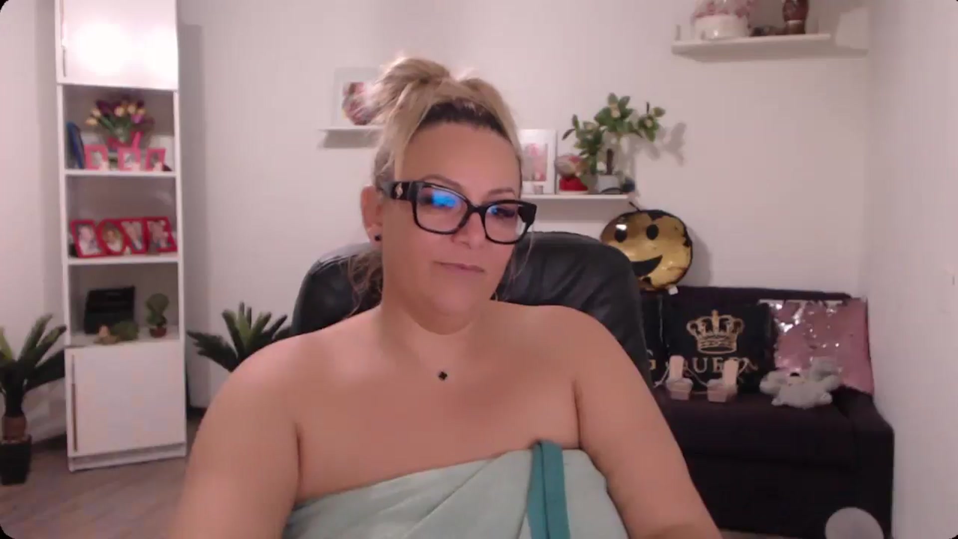 Gallery image thumbnail from A_baby_Boo's myfreecams stream on, 09/28/2024, 11:31 image 4 of 20
