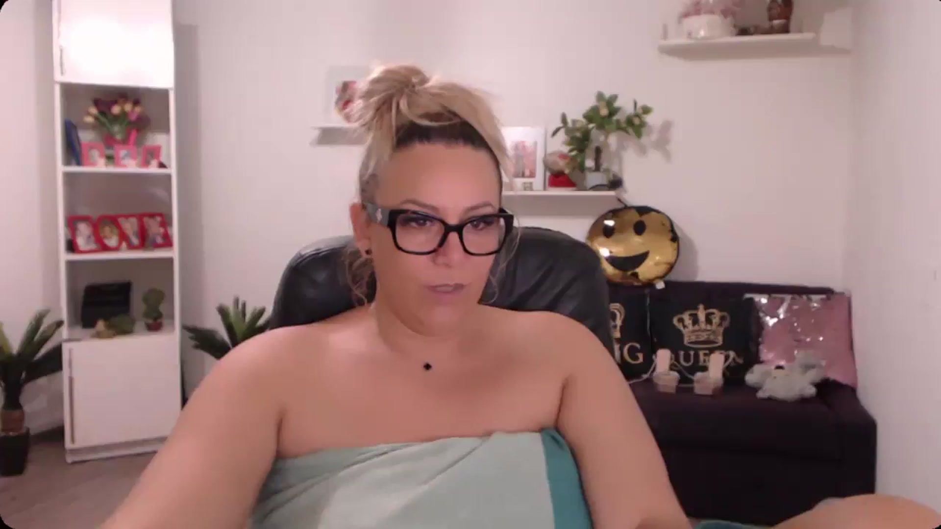Gallery image thumbnail from A_baby_Boo's myfreecams stream on, 09/28/2024, 11:31 image 18 of 20
