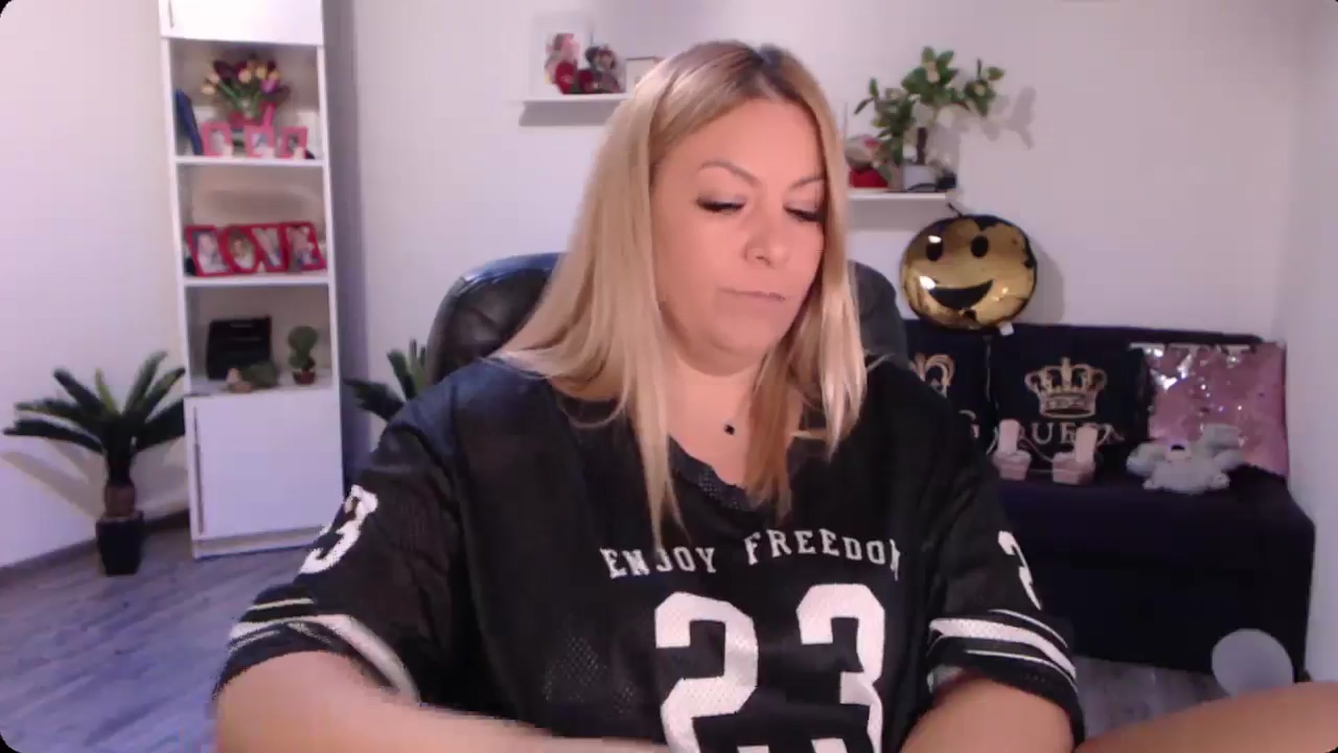 Gallery image thumbnail from A_baby_Boo's myfreecams stream on, 09/30/2024, 10:25 image 3 of 20
