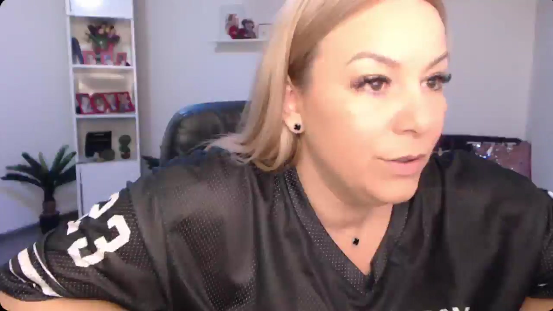 Gallery image thumbnail from A_baby_Boo's myfreecams stream on, 09/30/2024, 10:25 image 6 of 20