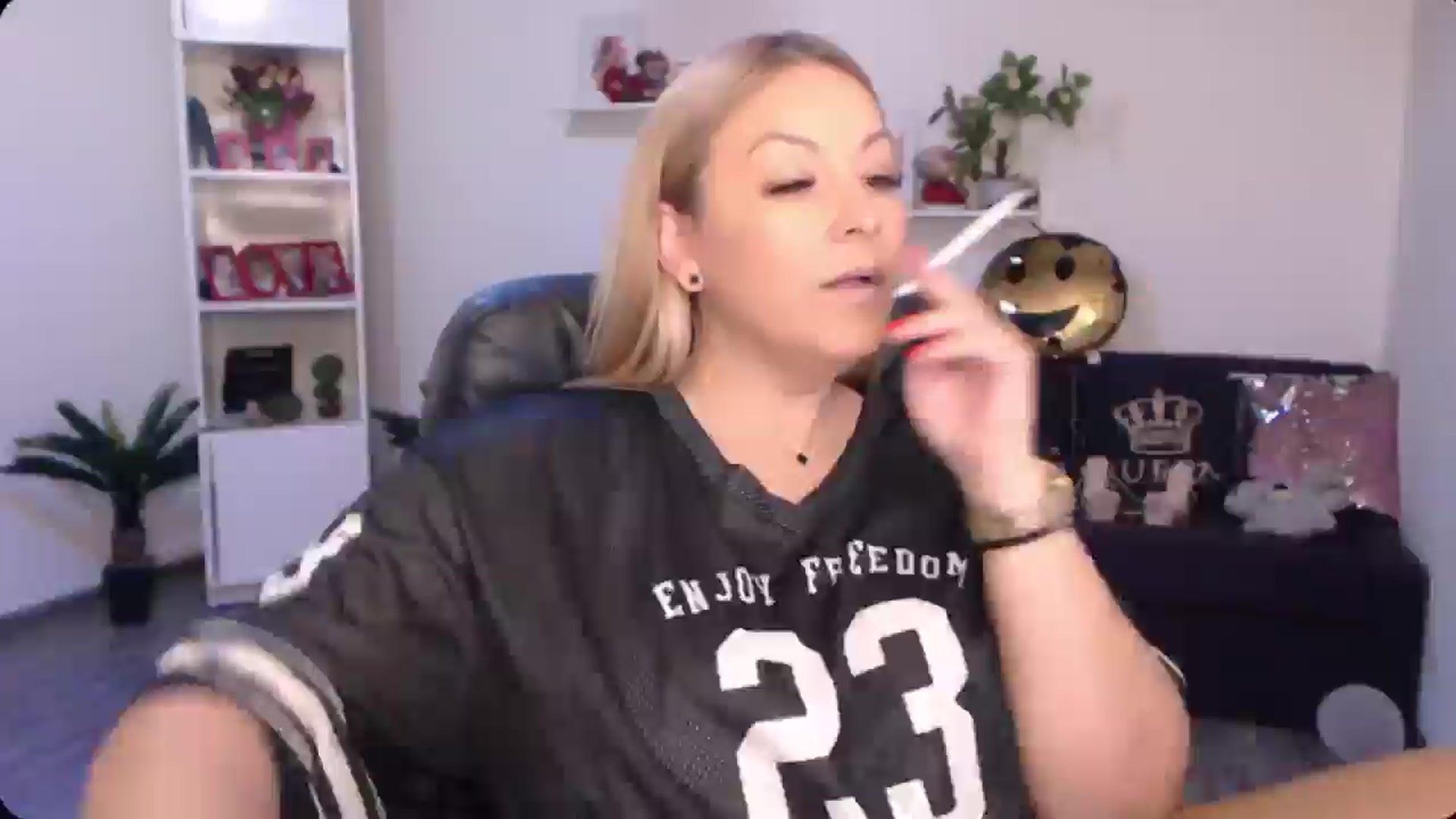 Gallery image thumbnail from A_baby_Boo's myfreecams stream on, 09/30/2024, 10:25 image 13 of 20