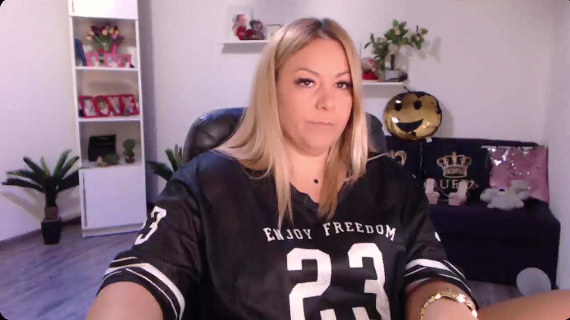 Gallery image thumbnail from A_baby_Boo's myfreecams stream on, 09/30/2024, 10:25 image 1 of 20