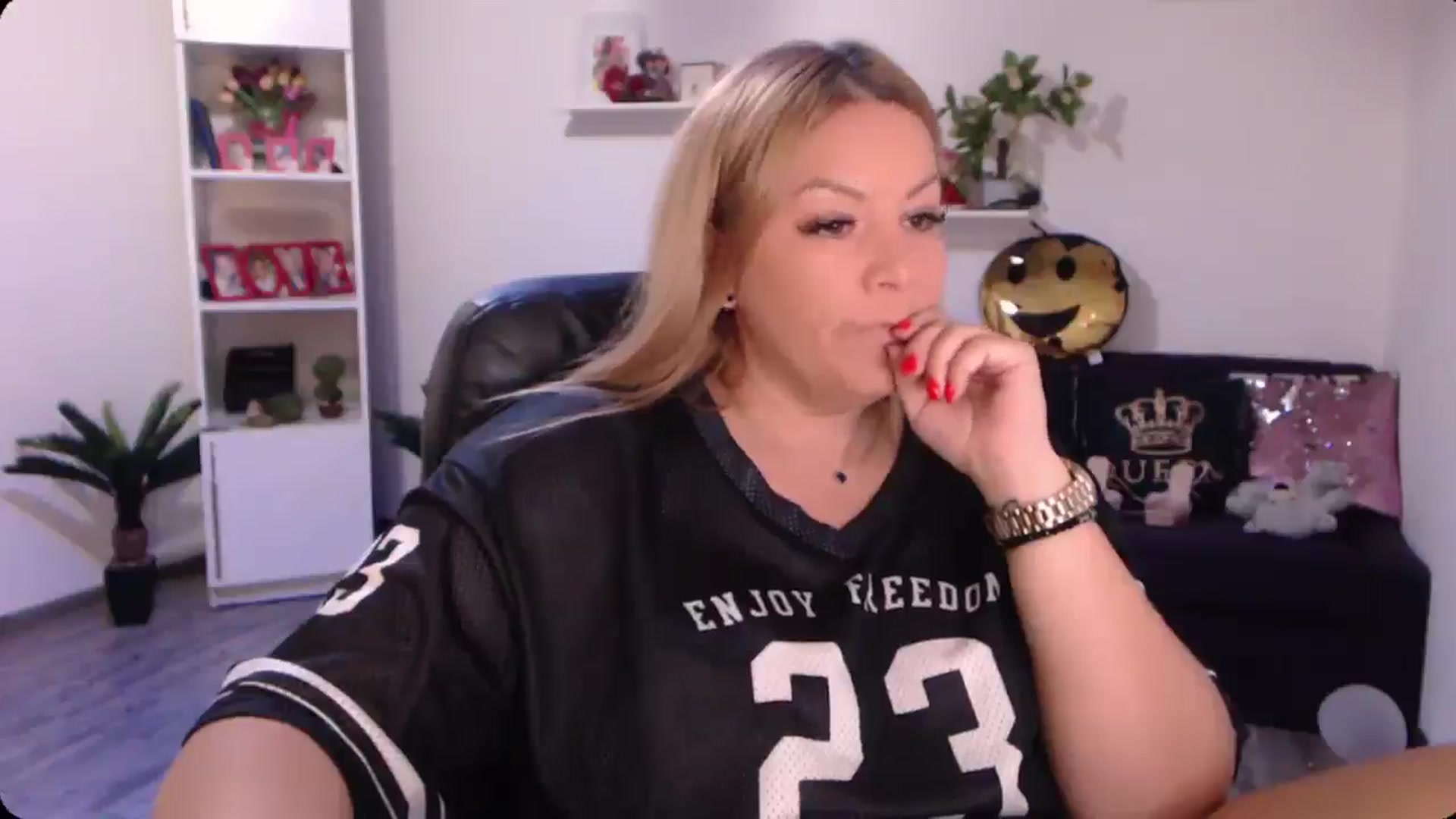 Gallery image thumbnail from A_baby_Boo's myfreecams stream on, 09/30/2024, 10:25 image 4 of 20