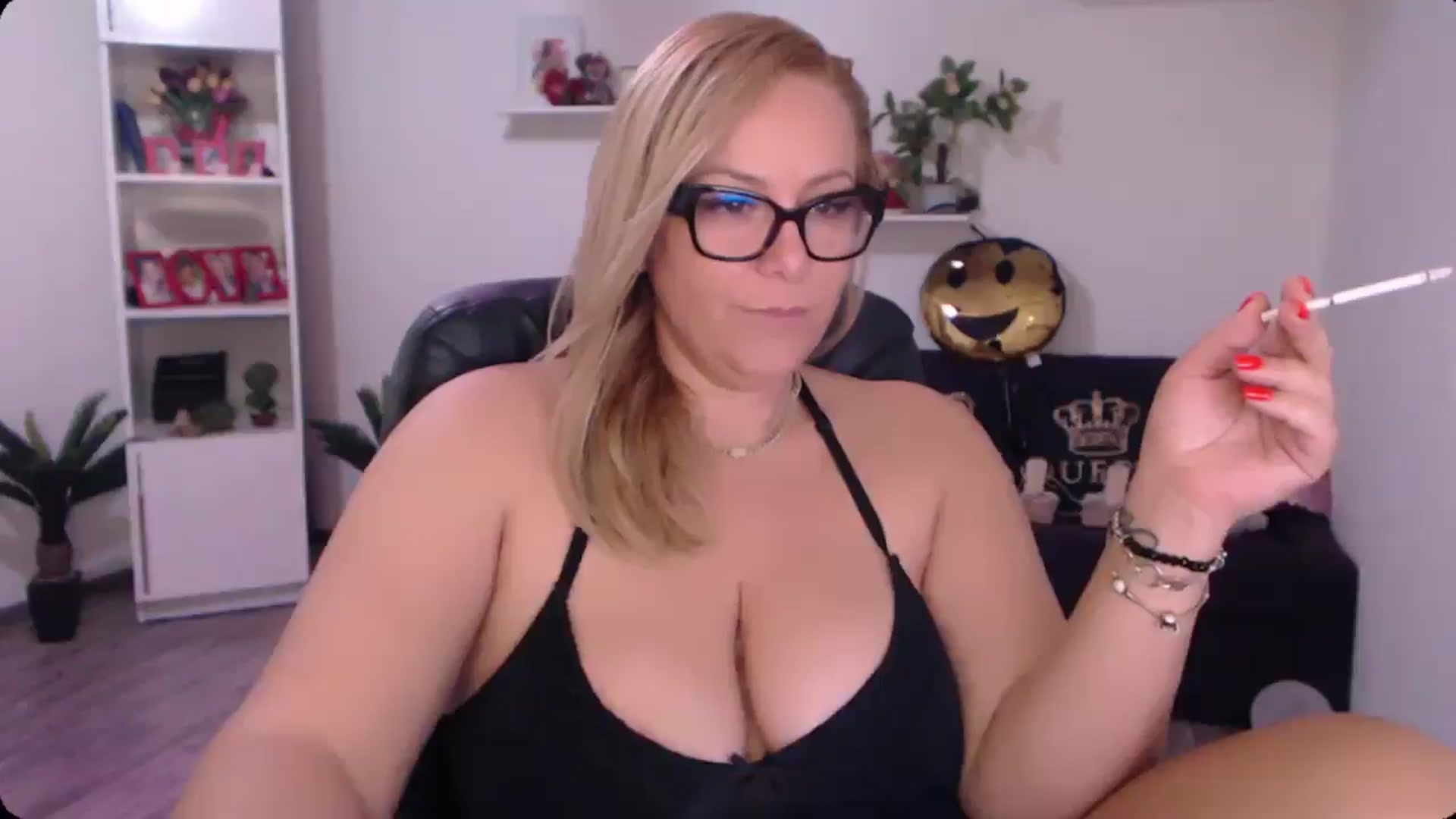 Gallery image thumbnail from A_baby_Boo's myfreecams stream on, 10/04/2024, 10:30 image 10 of 20