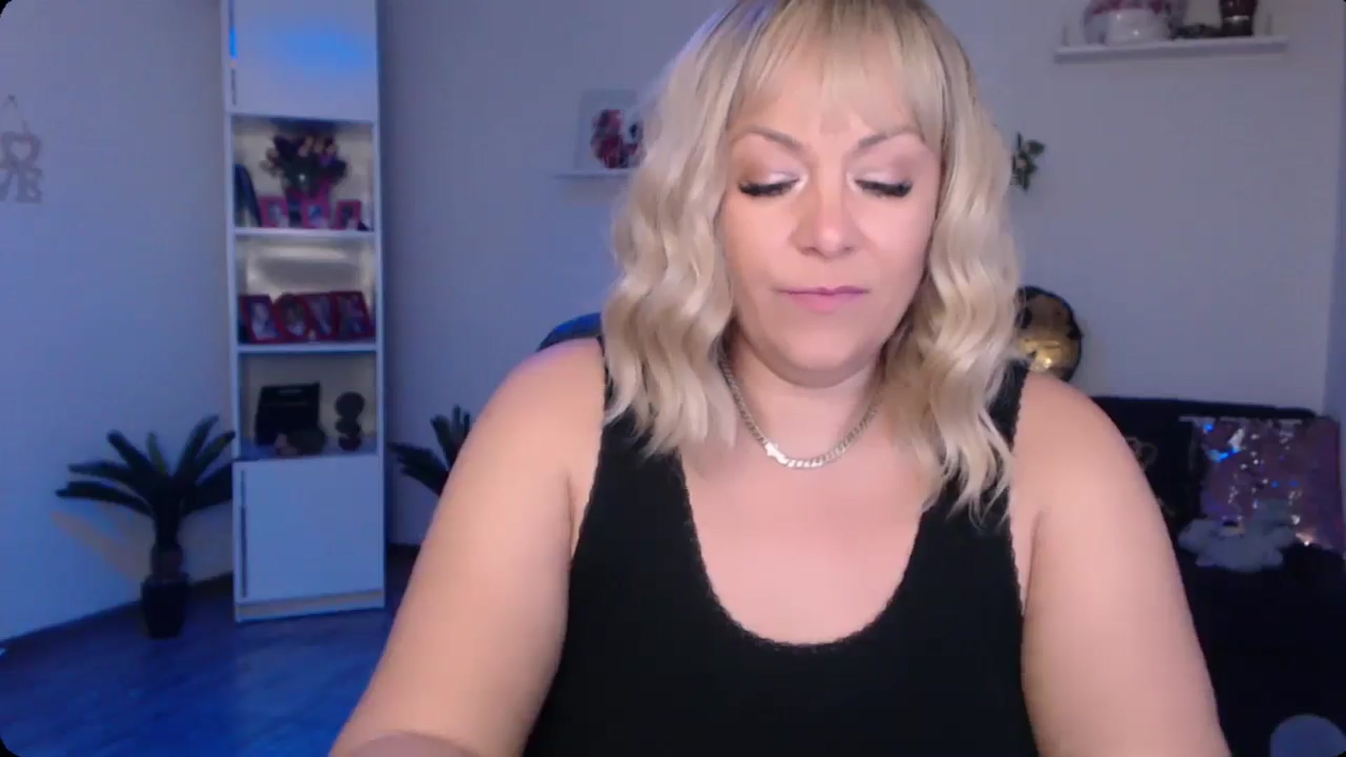Gallery image thumbnail from A_baby_Boo's myfreecams stream on, 10/04/2024, 19:57 image 20 of 20