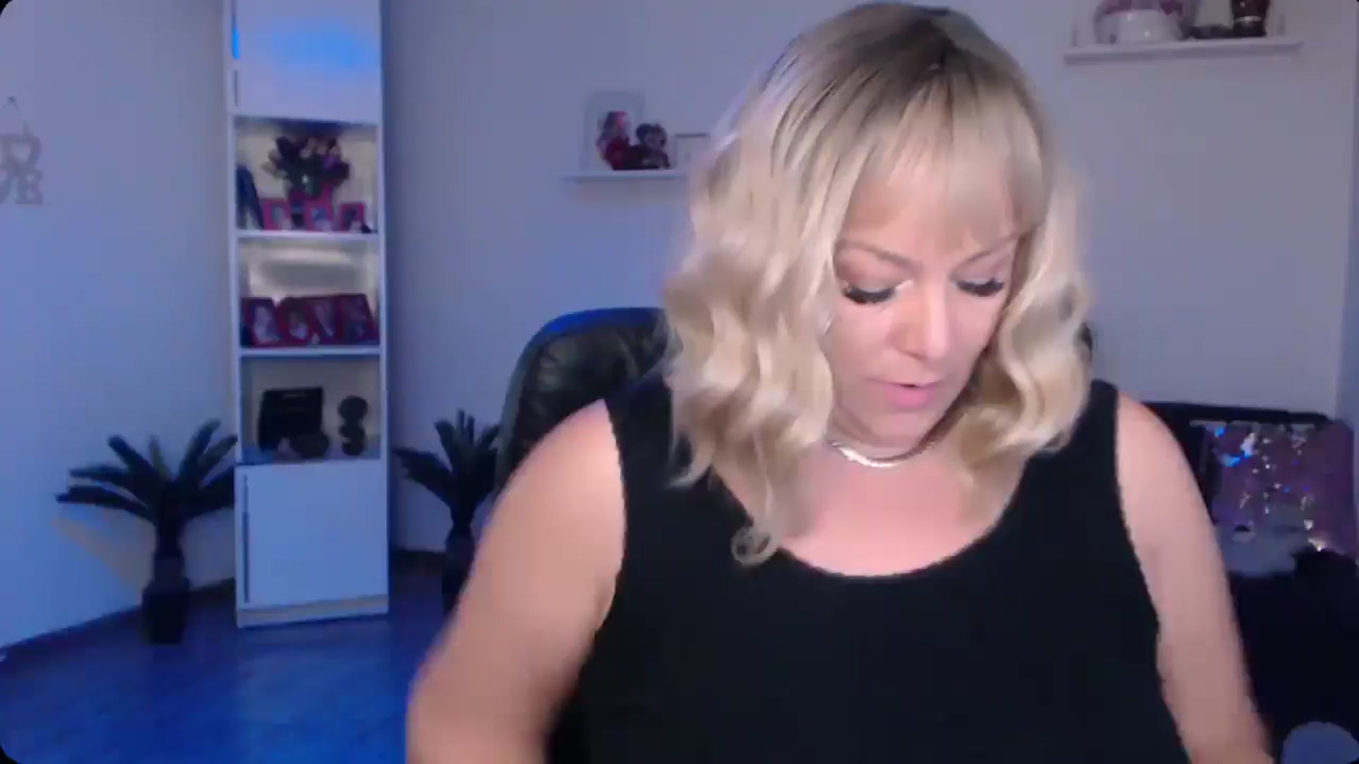 Gallery image thumbnail from A_baby_Boo's myfreecams stream on, 10/04/2024, 19:57 image 19 of 20