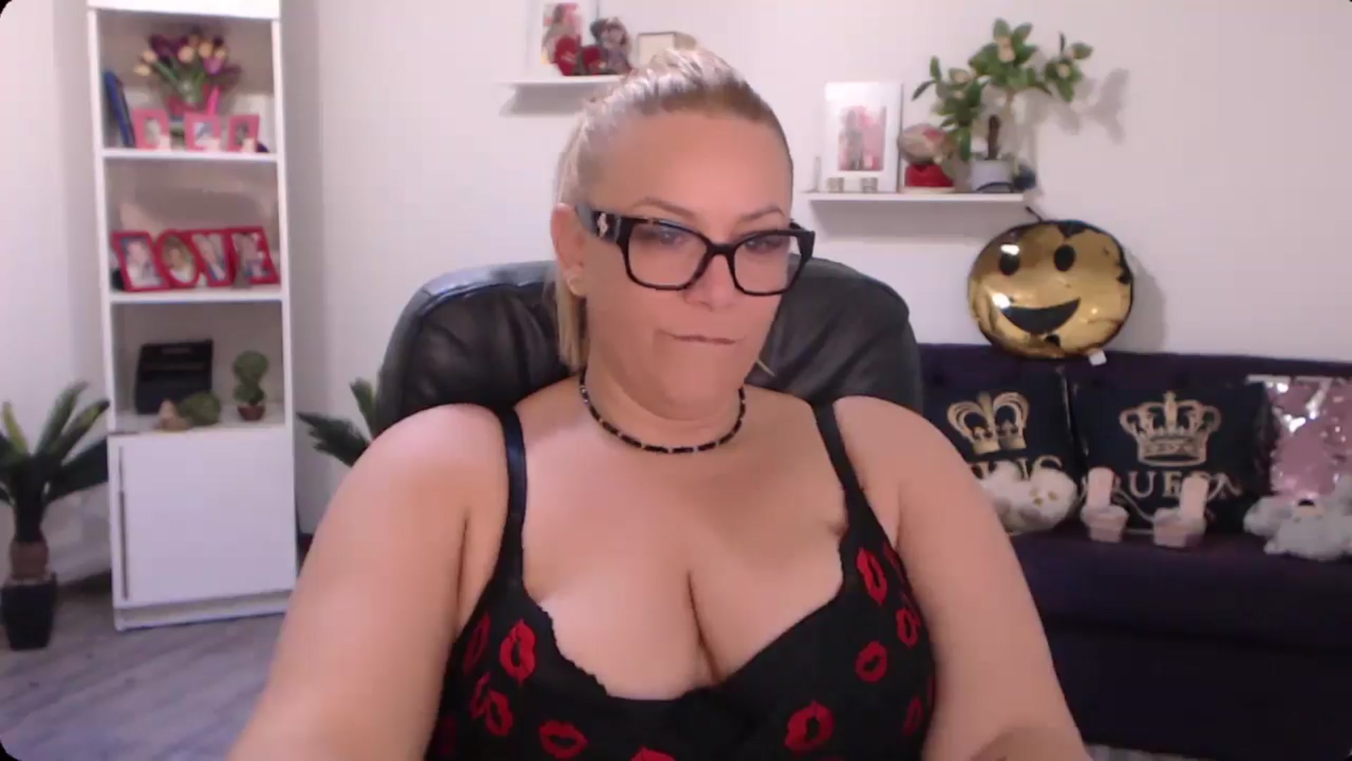 Gallery image thumbnail from A_baby_Boo's myfreecams stream on, 10/09/2024, 16:58 image 4 of 20