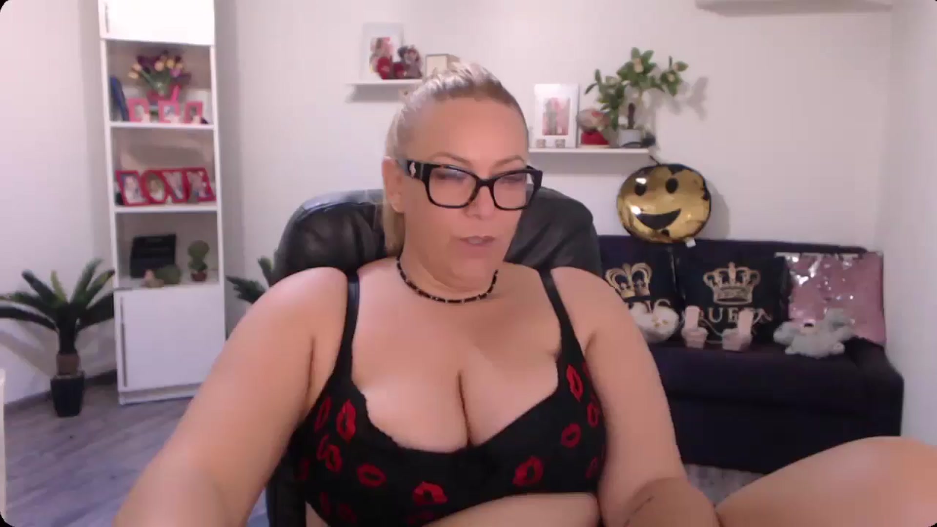 Gallery image thumbnail from A_baby_Boo's myfreecams stream on, 10/09/2024, 16:58 image 11 of 20