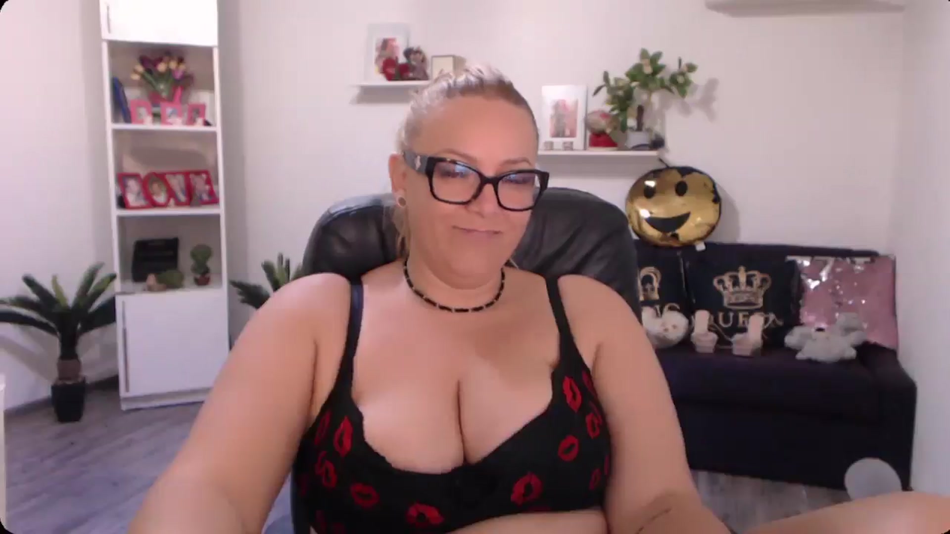 Gallery image thumbnail from A_baby_Boo's myfreecams stream on, 10/09/2024, 16:58 image 8 of 20
