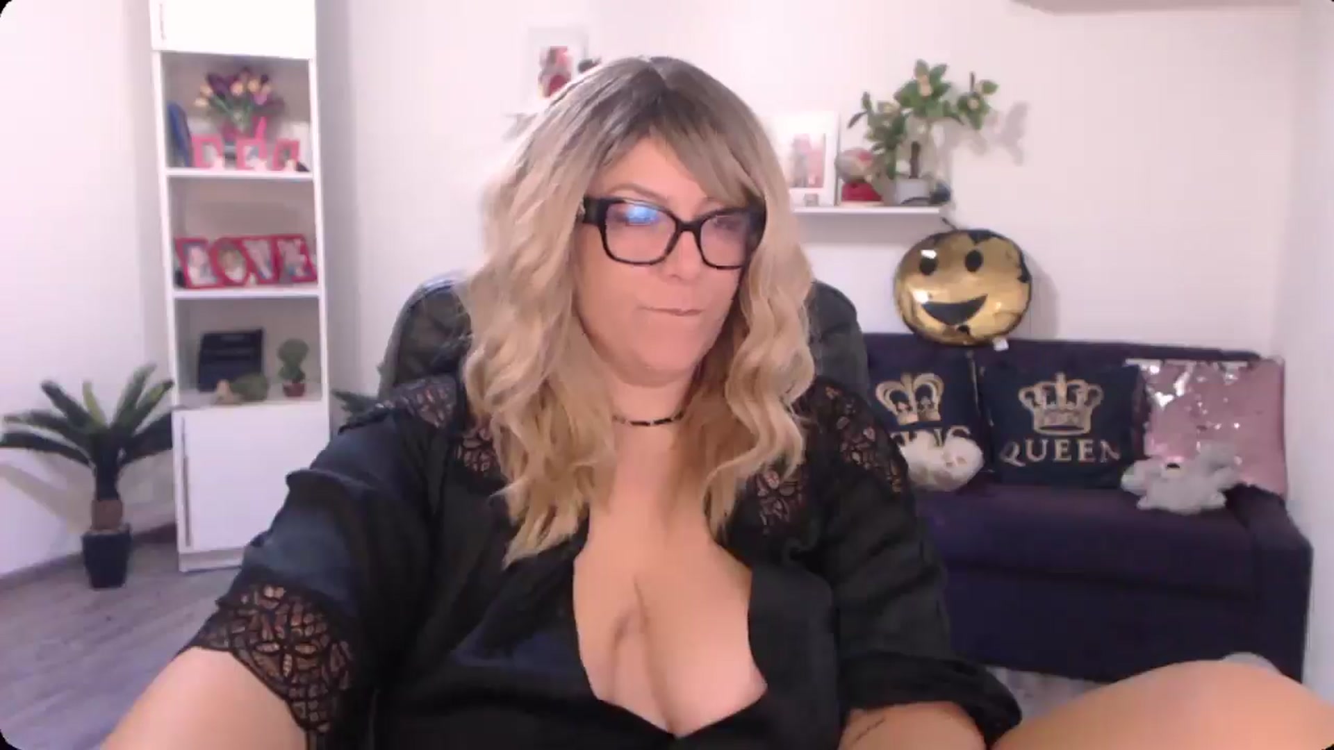 Gallery image thumbnail from A_baby_Boo's myfreecams stream on, 10/11/2024, 07:44 image 6 of 20