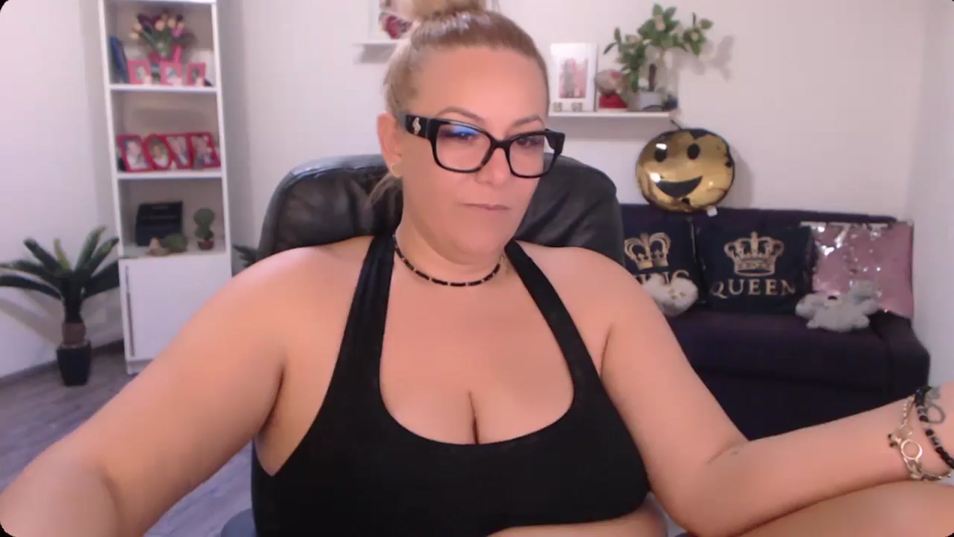 Gallery image thumbnail from A_baby_Boo's myfreecams stream on, 10/11/2024, 12:11 image 12 of 20