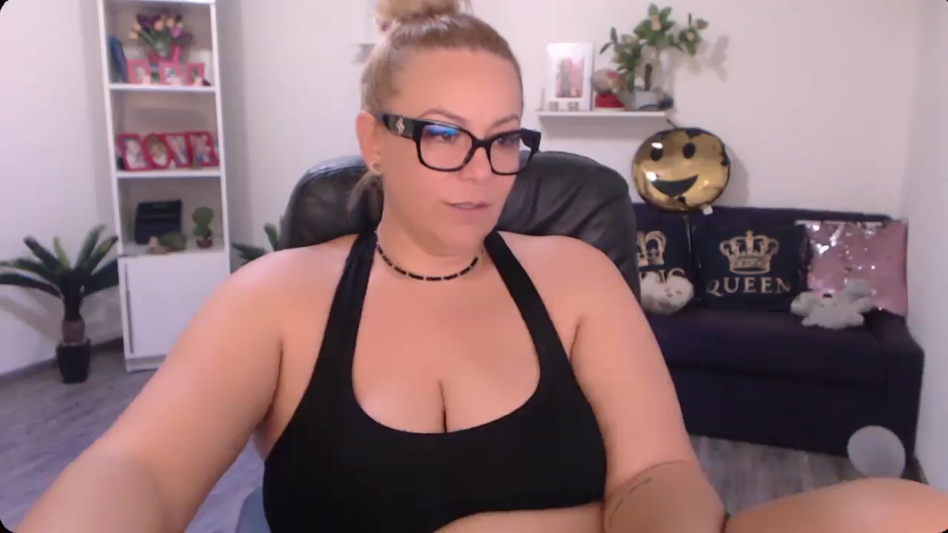 Gallery image thumbnail from A_baby_Boo's myfreecams stream on, 10/11/2024, 12:11 image 7 of 20
