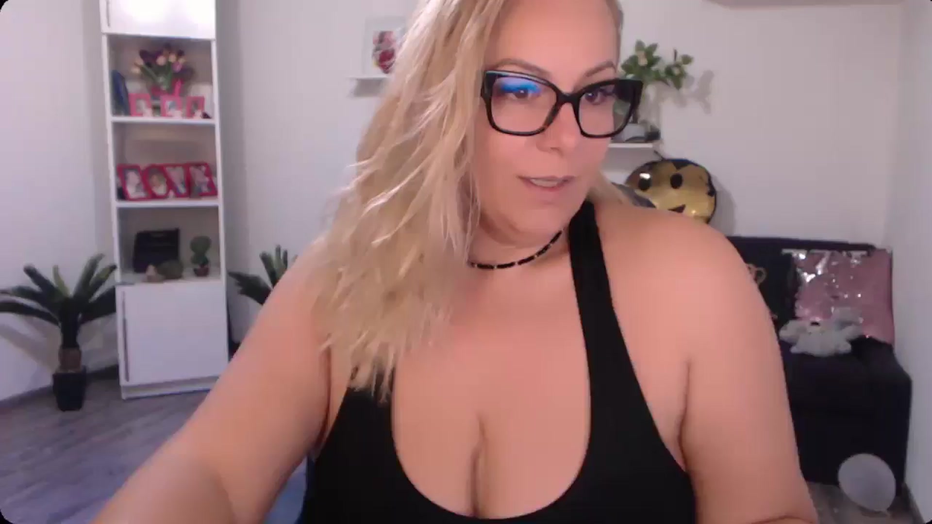 Gallery image thumbnail from A_baby_Boo's myfreecams stream on, 10/11/2024, 12:11 image 20 of 20