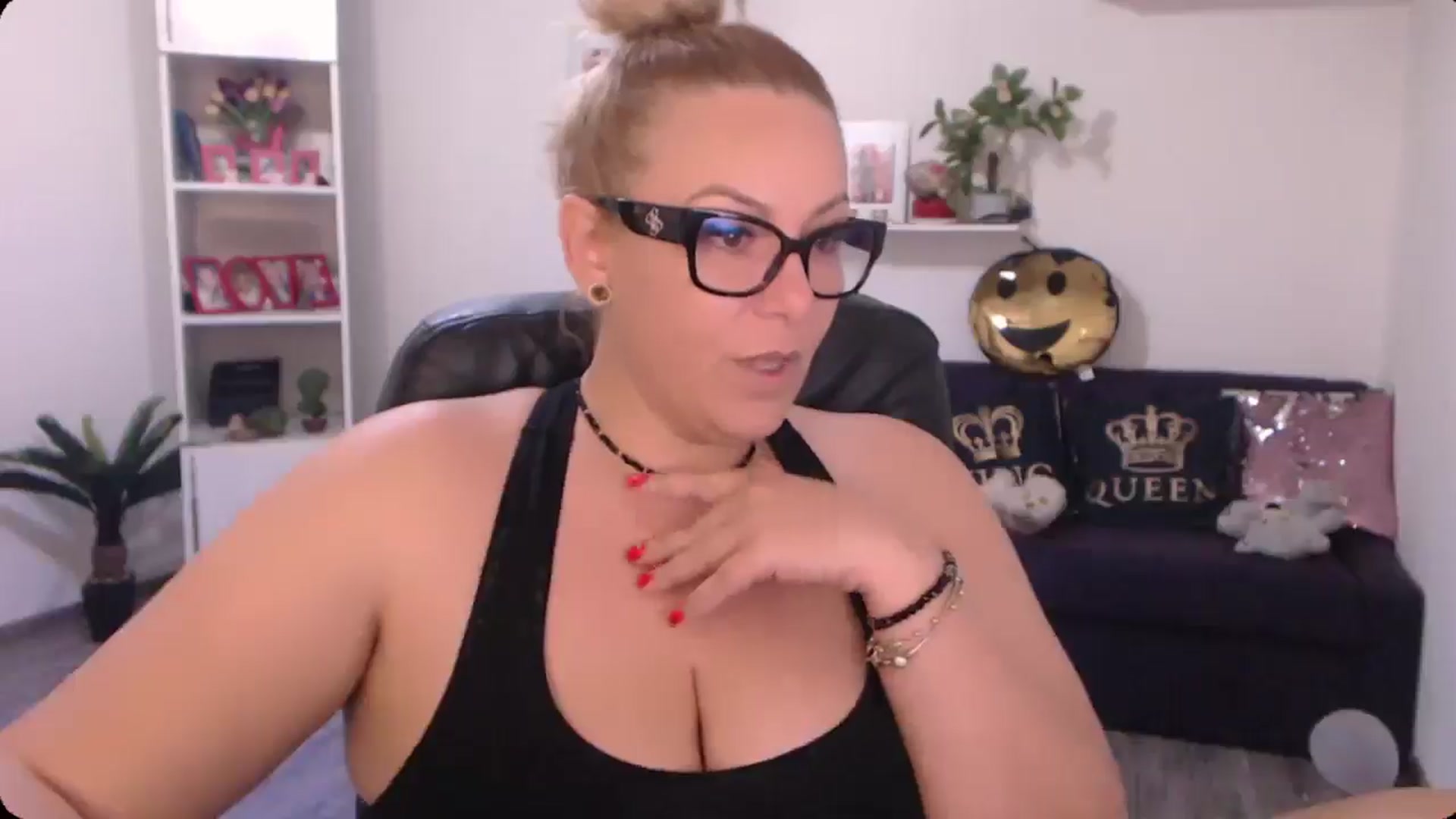Gallery image thumbnail from A_baby_Boo's myfreecams stream on, 10/11/2024, 12:11 image 18 of 20