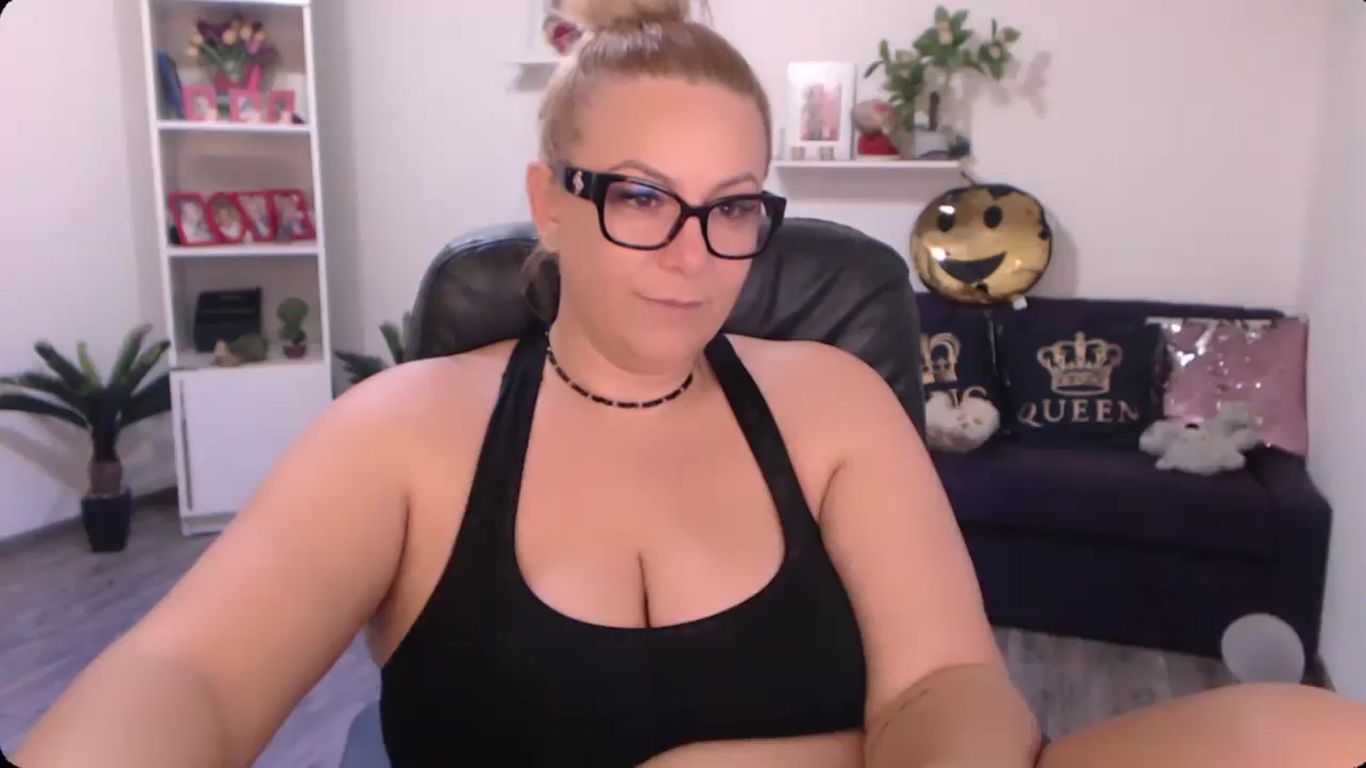 Gallery image thumbnail from A_baby_Boo's myfreecams stream on, 10/11/2024, 12:11 image 1 of 20