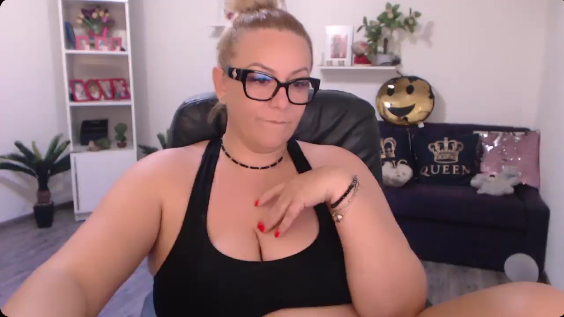 Gallery image thumbnail from A_baby_Boo's myfreecams stream on, 10/11/2024, 12:11 image 2 of 20