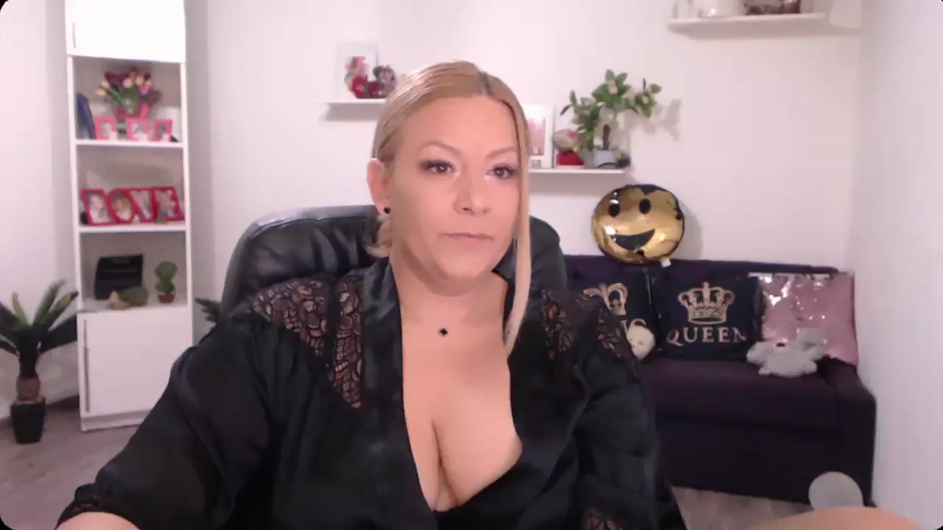 Gallery image thumbnail from A_baby_Boo's myfreecams stream on, 10/16/2024, 18:49 image 20 of 20