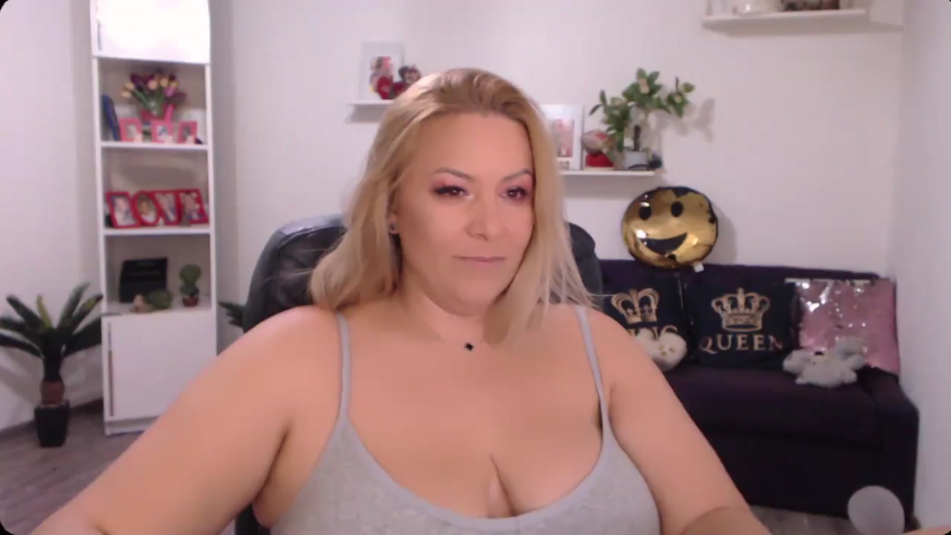 Gallery image thumbnail from A_baby_Boo's myfreecams stream on, 10/18/2024, 17:51 image 11 of 20