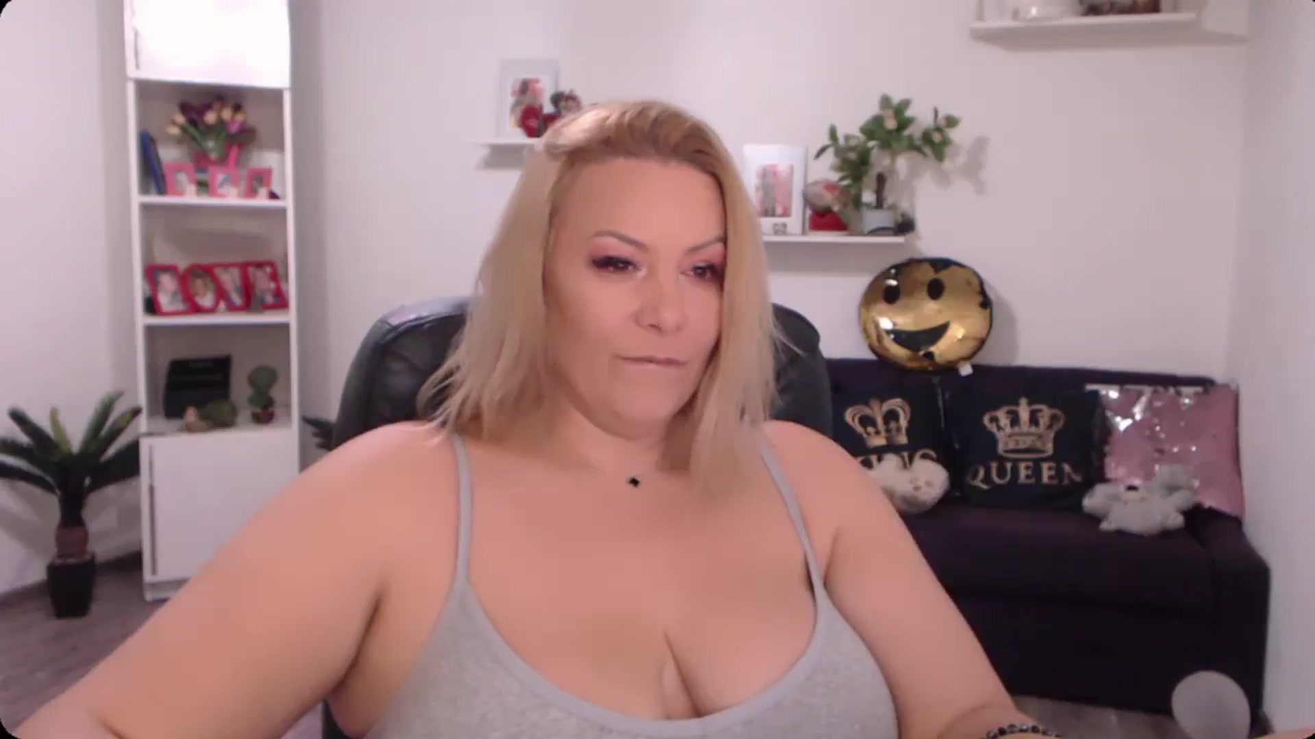 Gallery image thumbnail from A_baby_Boo's myfreecams stream on, 10/18/2024, 17:51 image 16 of 20