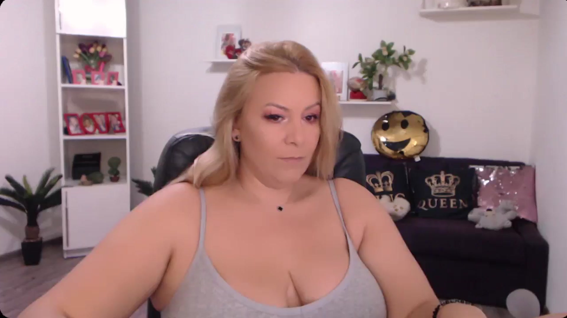 Gallery image thumbnail from A_baby_Boo's myfreecams stream on, 10/18/2024, 17:51 image 1 of 20