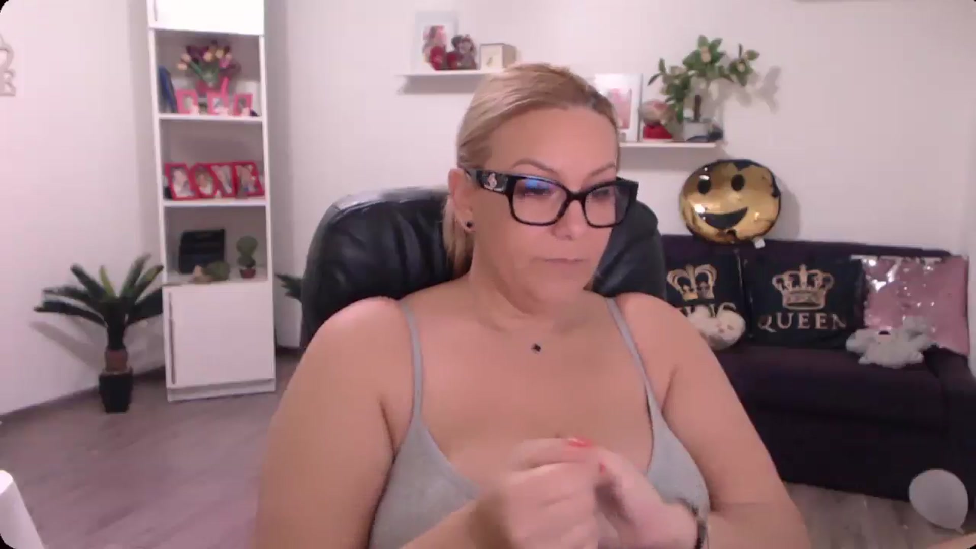 Gallery image thumbnail from A_baby_Boo's myfreecams stream on, 10/19/2024, 08:26 image 7 of 20