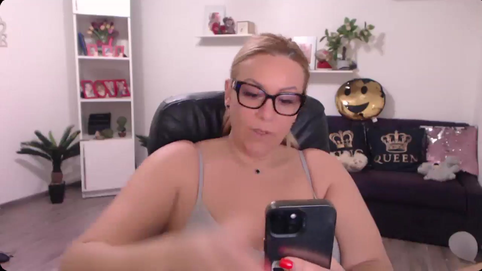 Gallery image thumbnail from A_baby_Boo's myfreecams stream on, 10/19/2024, 08:26 image 9 of 20