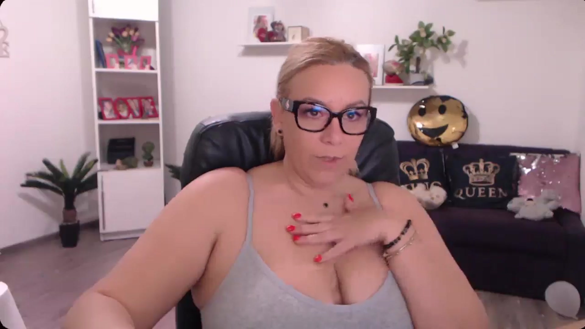 Gallery image thumbnail from A_baby_Boo's myfreecams stream on, 10/19/2024, 08:26 image 5 of 20