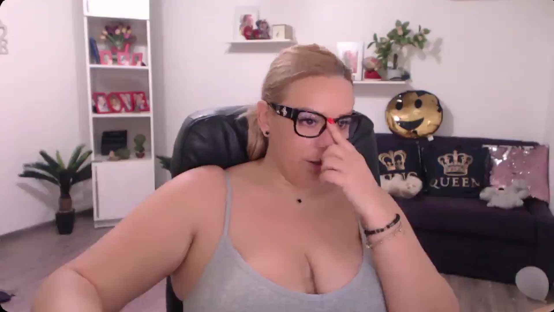 Gallery image thumbnail from A_baby_Boo's myfreecams stream on, 10/19/2024, 08:26 image 13 of 20